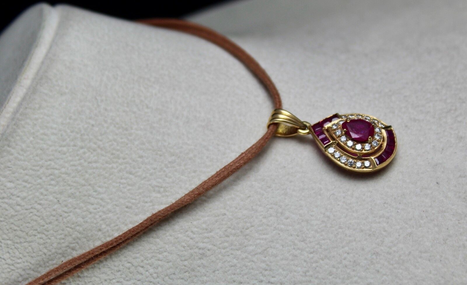 OLD EXCLUSIVE NATURAL HEATED RUBY PEAR CUT DIAMOND PENDANT IN 18K YELLOW GOLD