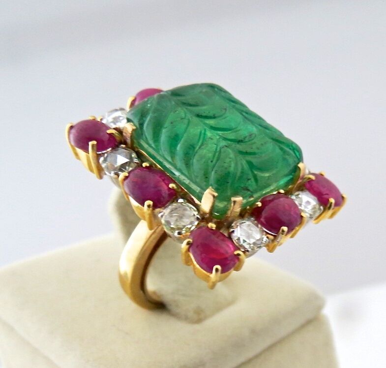 NATURAL ZAMBIAN EMERALD CARVED BURMA RUBY CABOCHON DIAMOND 18K GOLD CLASSIC RING