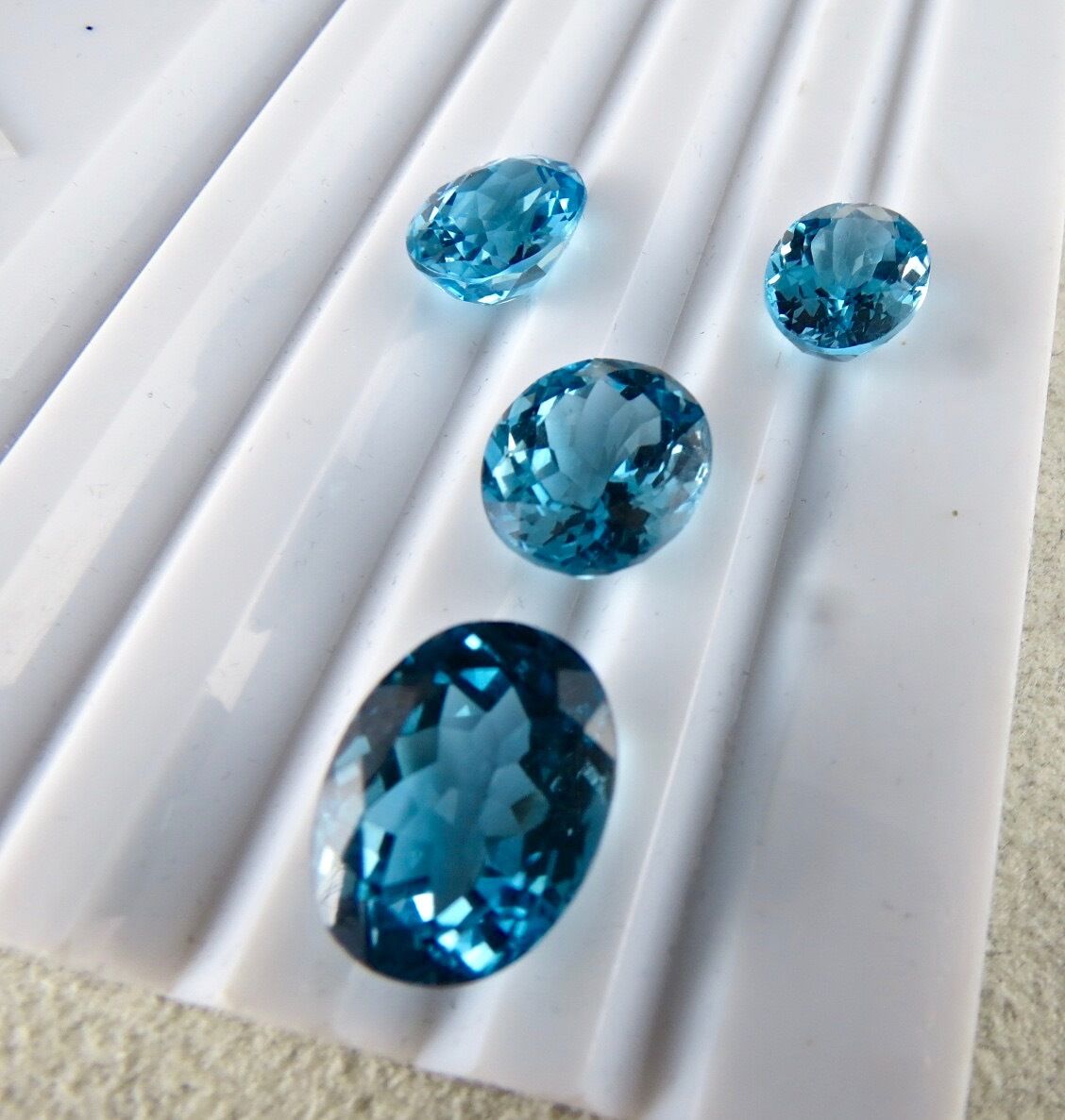 FINEST BLUE TOPAZ OVAL CUT 4 PCS 38.75 CARATS GEMSTONE FOR PENDANT EARRING RING