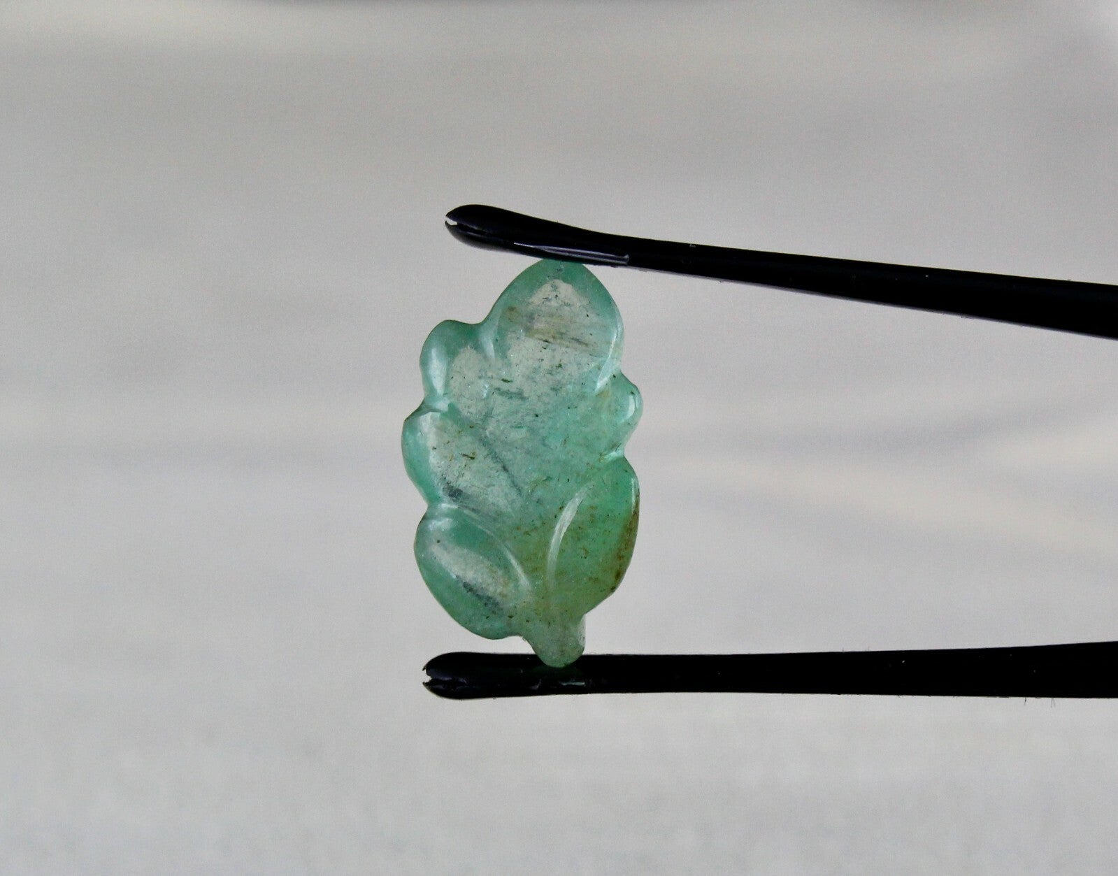 Natural Colombian Emerald Carved Leaf Gemstone Ring Pendant Design 6.06 Ct