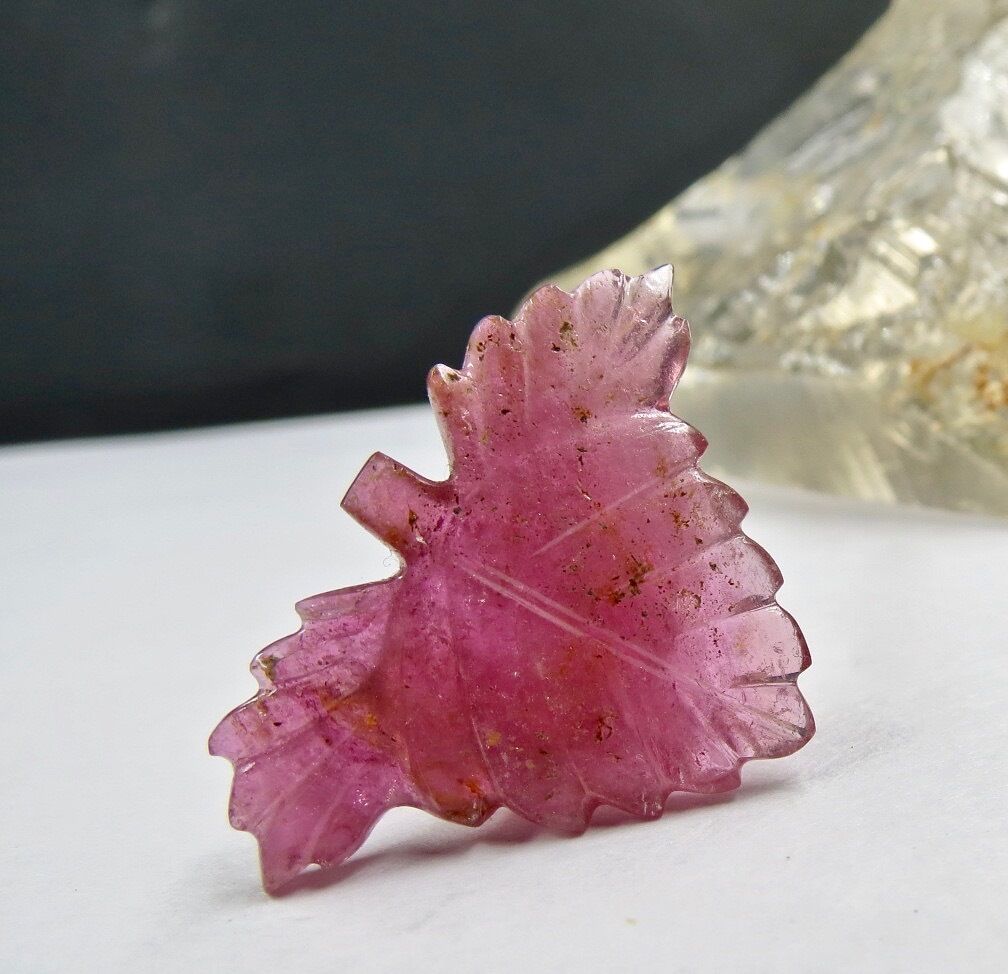 NATURAL PINK TOURMALINE CARVED LEAF 23.35 CARATS GEMSTONE PENDANT BROOCH DESIGN