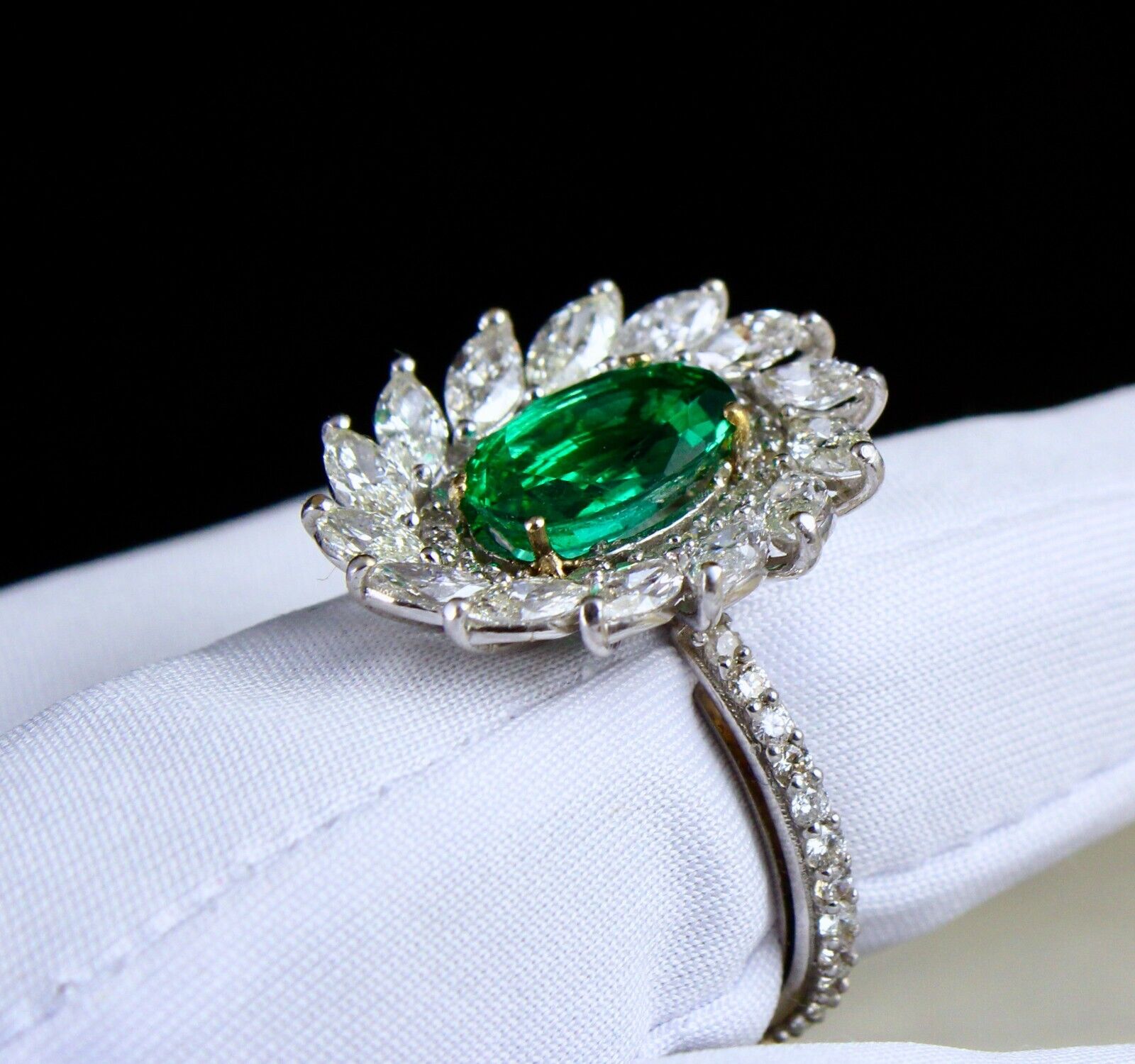 Top Natural Zambia Emerald Oval Marquise Diamond Cut 18K Gold Important Ring