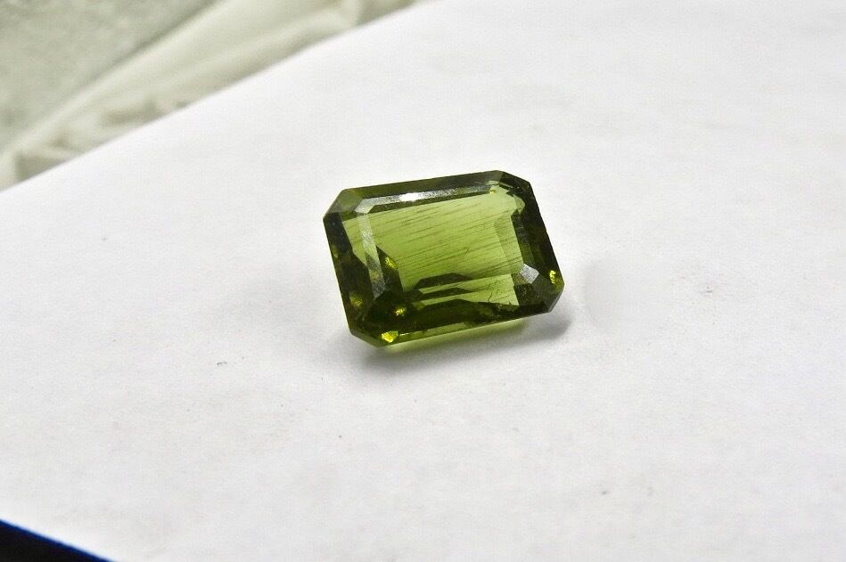 FINE NATURAL GREEN TOURMALINE OCTAGON CUT 9 CARATS GEMSTONE FOR RING PENDANT