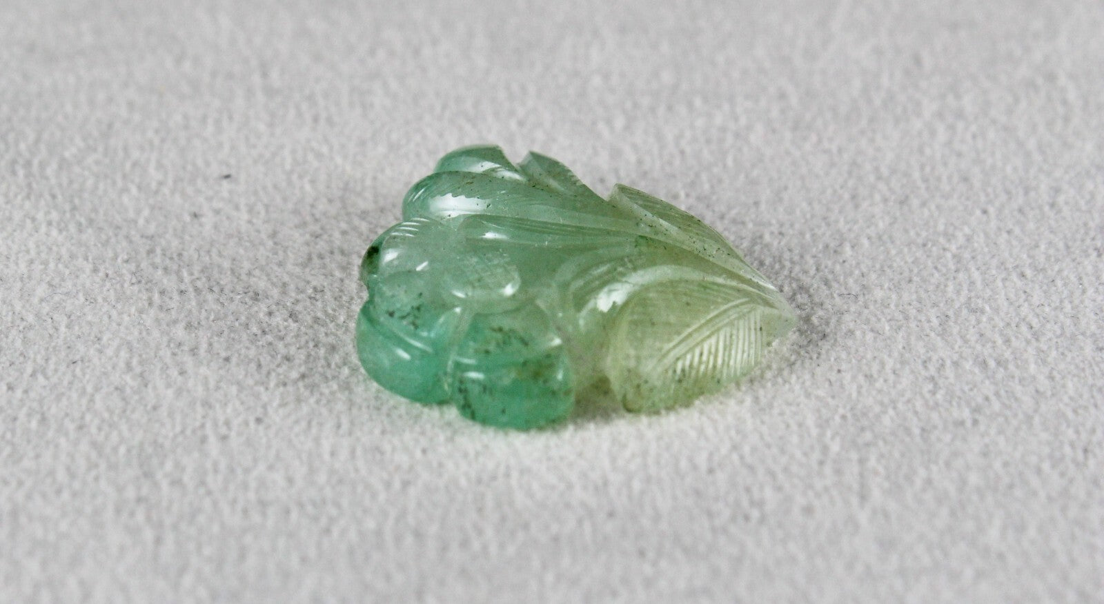 Certified Natural Colombian Emerald 27.55ct Leaf Carved Gem For Ring & Pendant