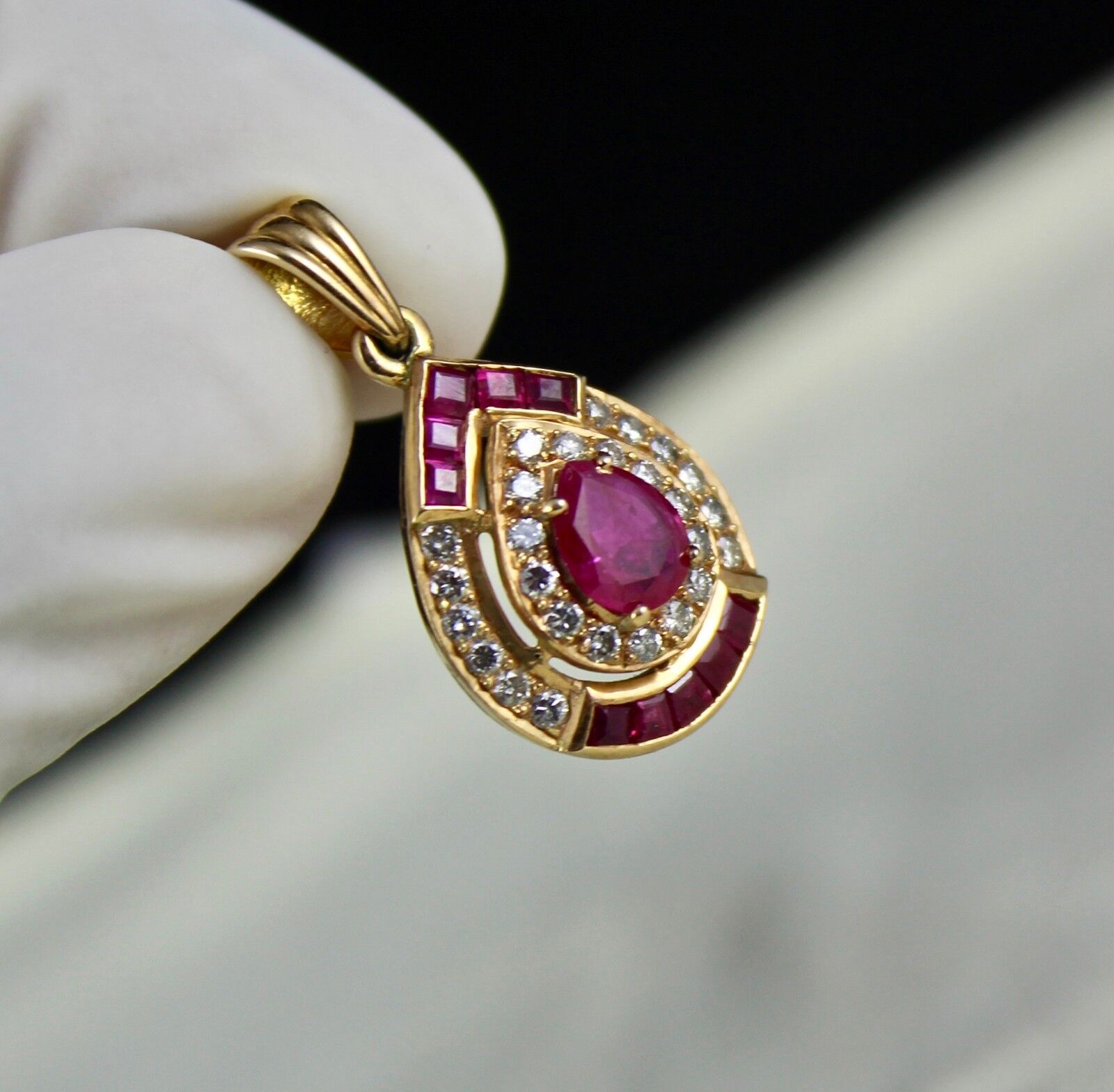 OLD EXCLUSIVE NATURAL HEATED RUBY PEAR CUT DIAMOND PENDANT IN 18K YELLOW GOLD