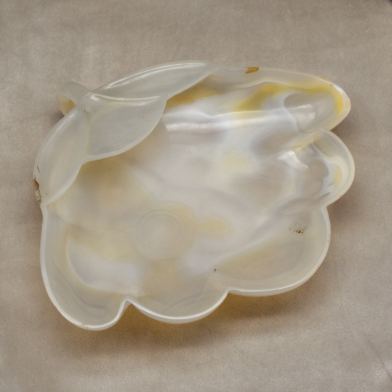 Certified Handcrafted Chalcedony 2928 Ct Agate Carv Leaf Gemstone Bowl Decor