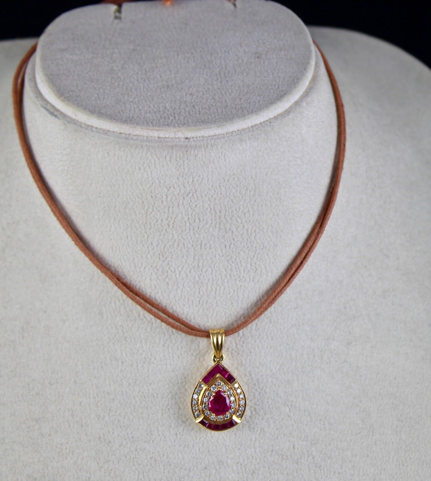 OLD EXCLUSIVE NATURAL HEATED RUBY PEAR CUT DIAMOND PENDANT IN 18K YELLOW GOLD
