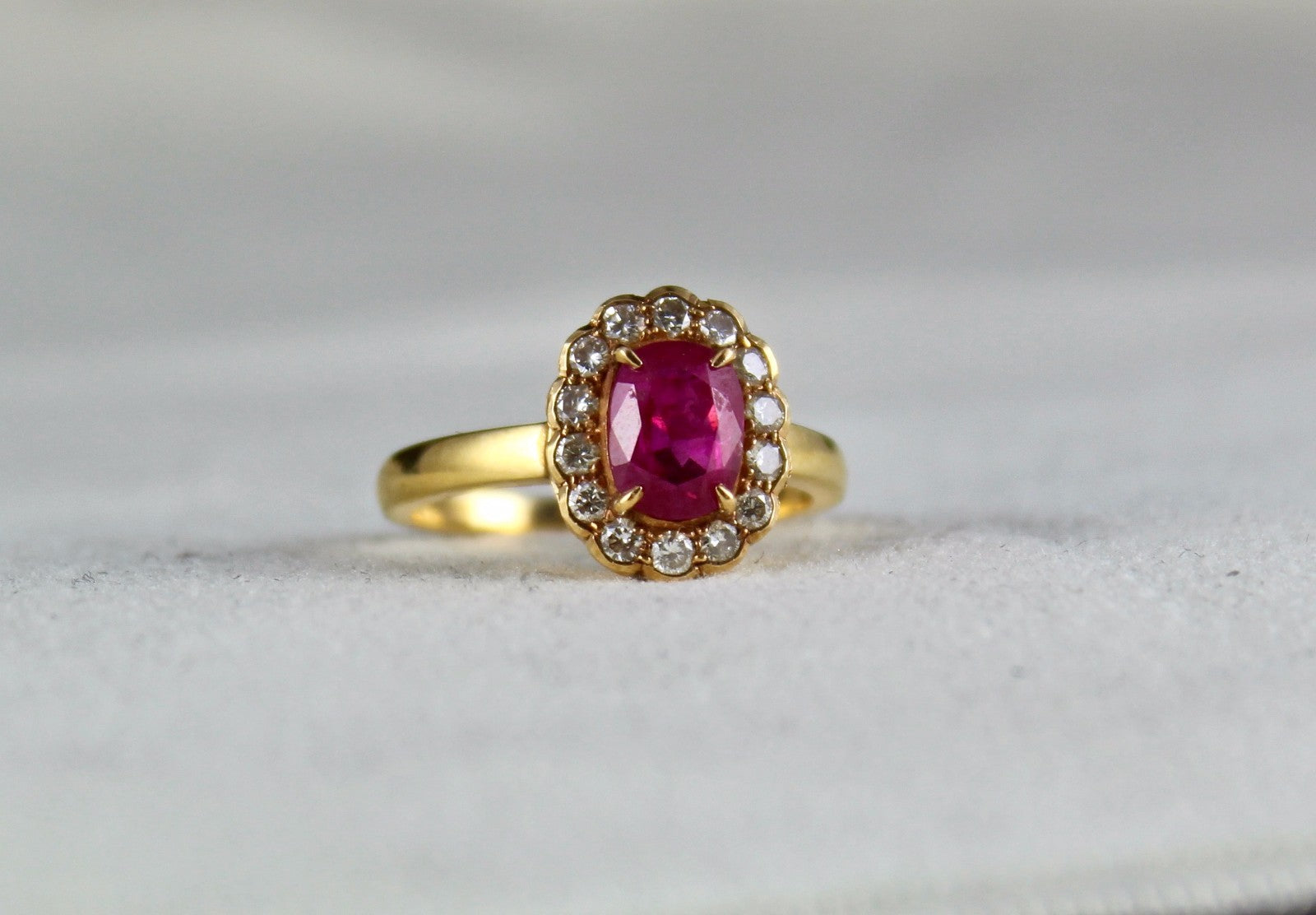 Certified Natural Heated Ruby 1.55 Ct Oval Diamond Cut Ladies Ring 18k Gold
