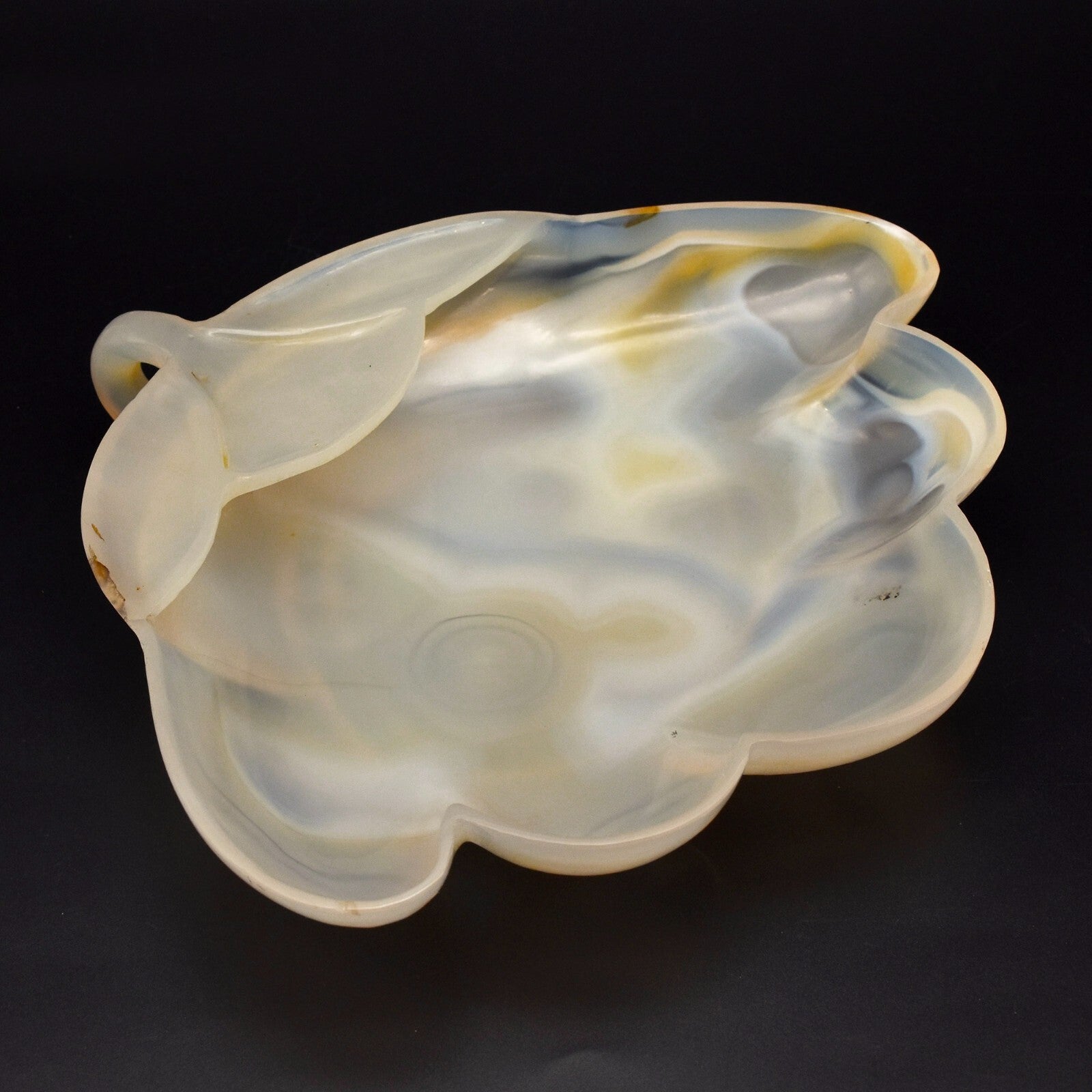 Certified Handcrafted Chalcedony 2928 Ct Agate Carv Leaf Gemstone Bowl Decor