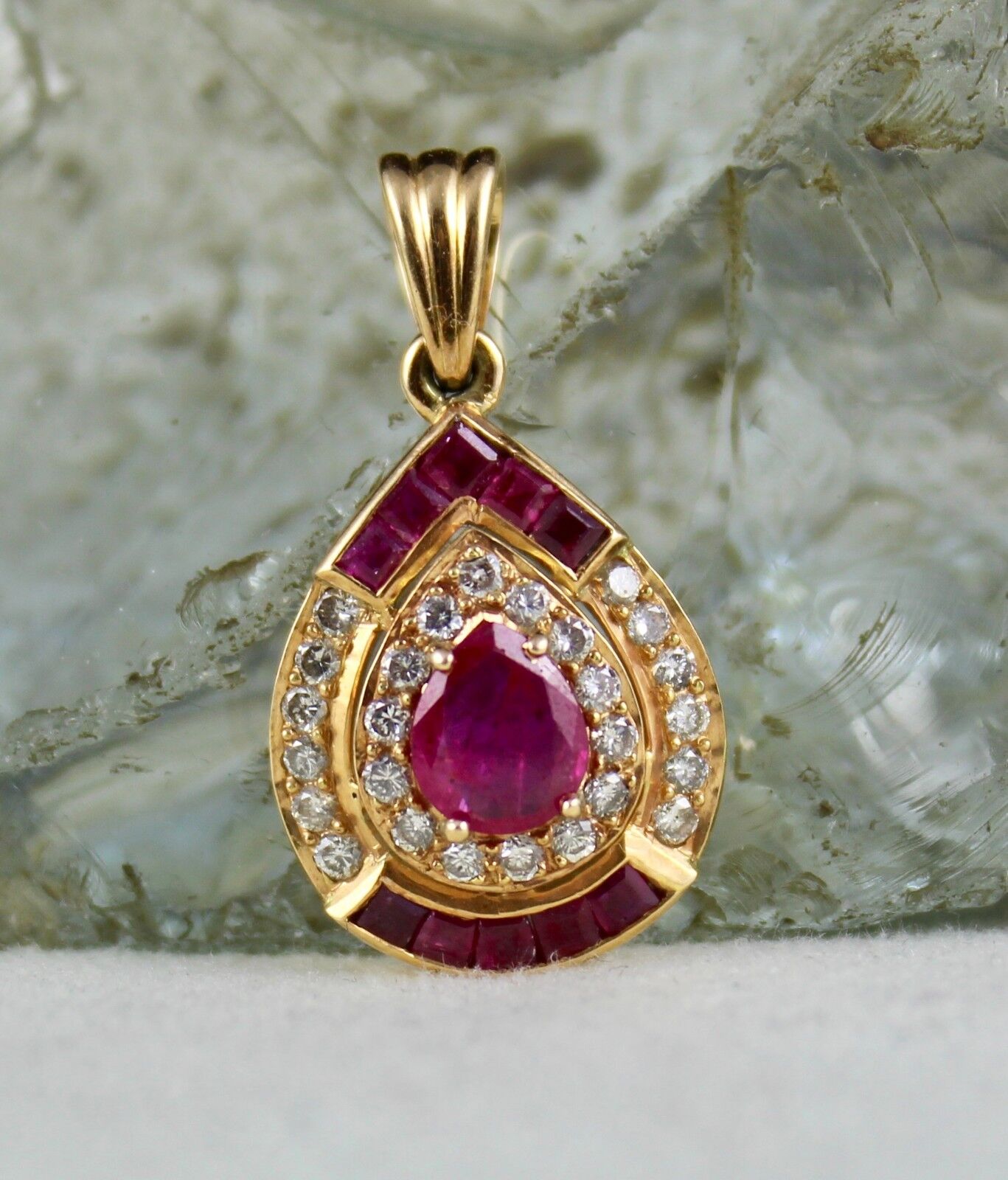 OLD EXCLUSIVE NATURAL HEATED RUBY PEAR CUT DIAMOND PENDANT IN 18K YELLOW GOLD