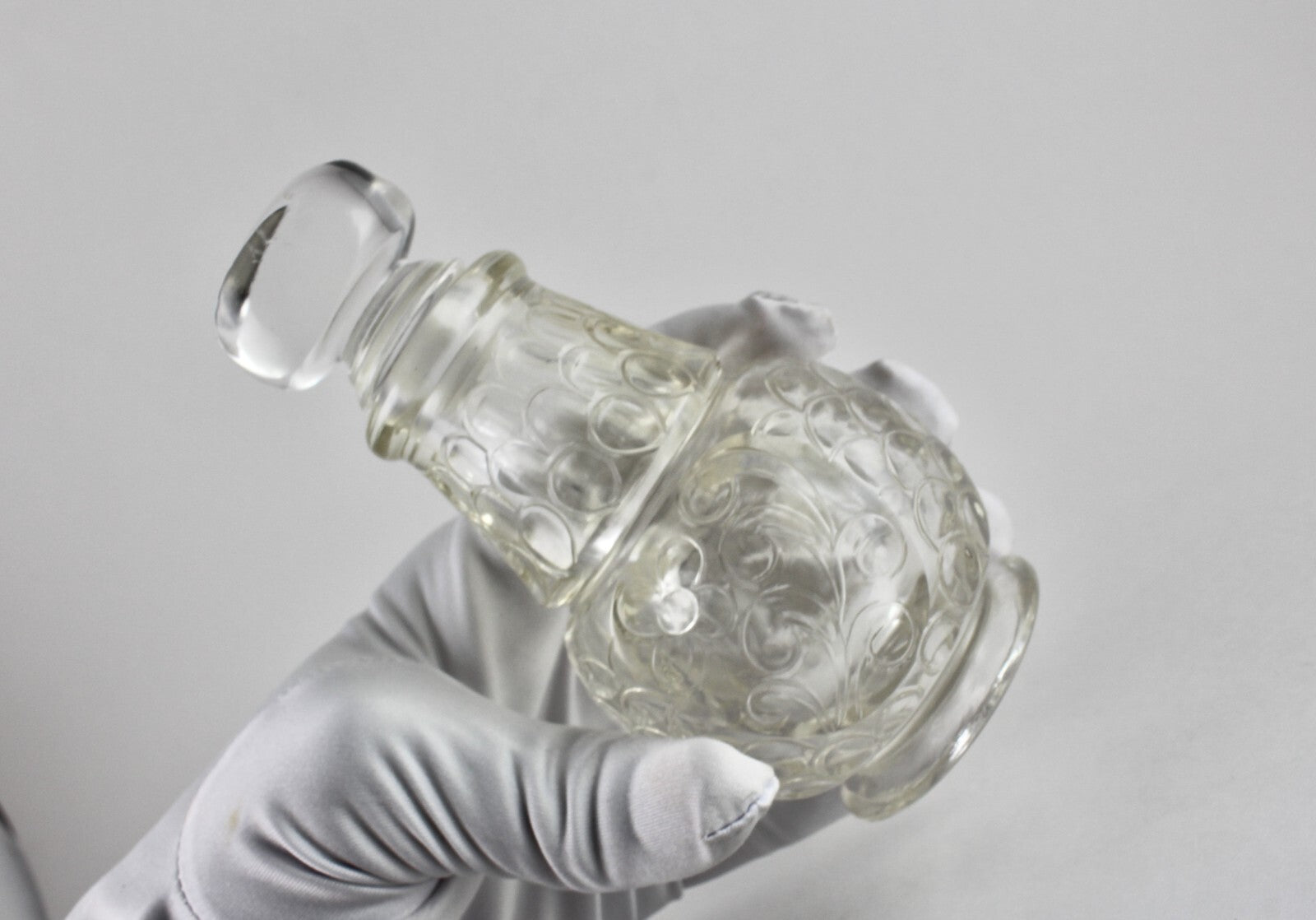 Certified Handmade 2070ct Natural Rock Crystal Quartz Perfume Bottle Home Decor