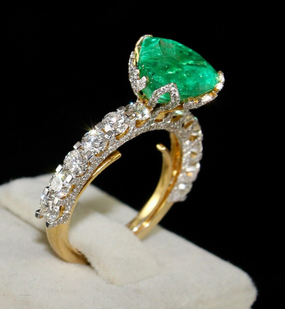 Certified Natural Emerald Heart Cut 27.4ct Diamond 18k Gold Cocktail Ring