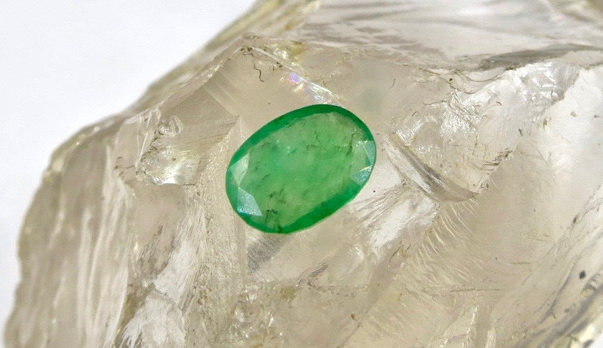 Certified Natural Emerald Oval Cut 2.77ct Gemstone For Ring Pendant Design