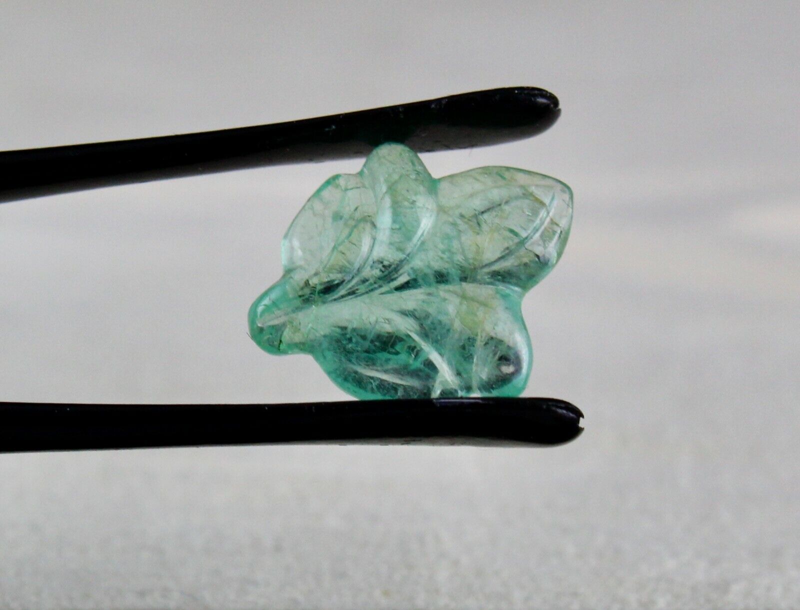 NATURAL COLOMBIAN EMERALD CARVED LEAF 5.57 CARATS GEMSTONE FOR PENDANT RING