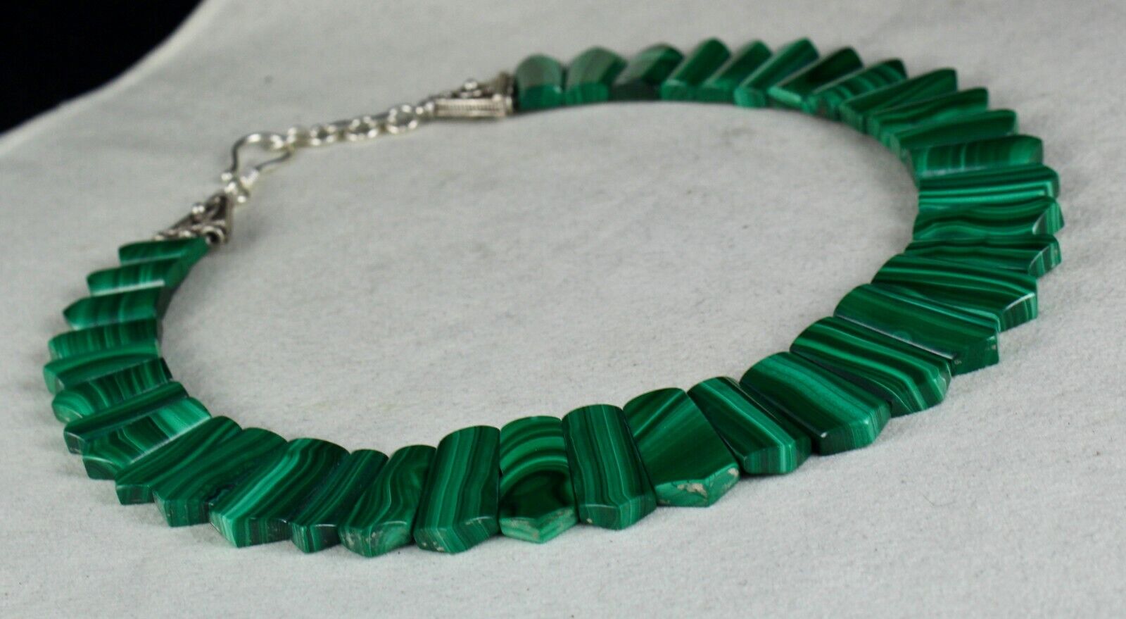 Natural Green Malachite Flat Cut 584 Ct Fine Gemstone Semi Precious Necklace