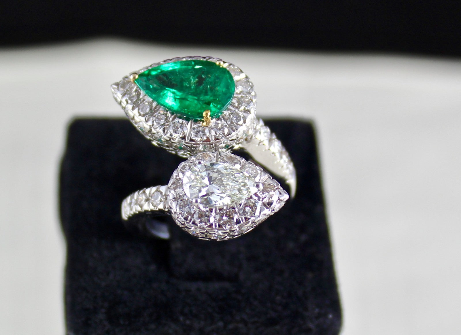 Certified 2.80 Ct Natural Emerald Pear 1.04 Ct Diamond 18k Gold Ring