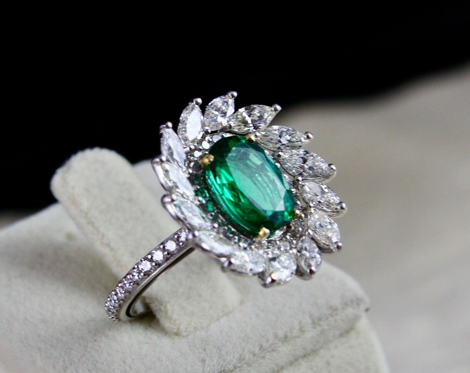 Top Natural Zambia Emerald Oval Marquise Diamond Cut 18K Gold Important Ring