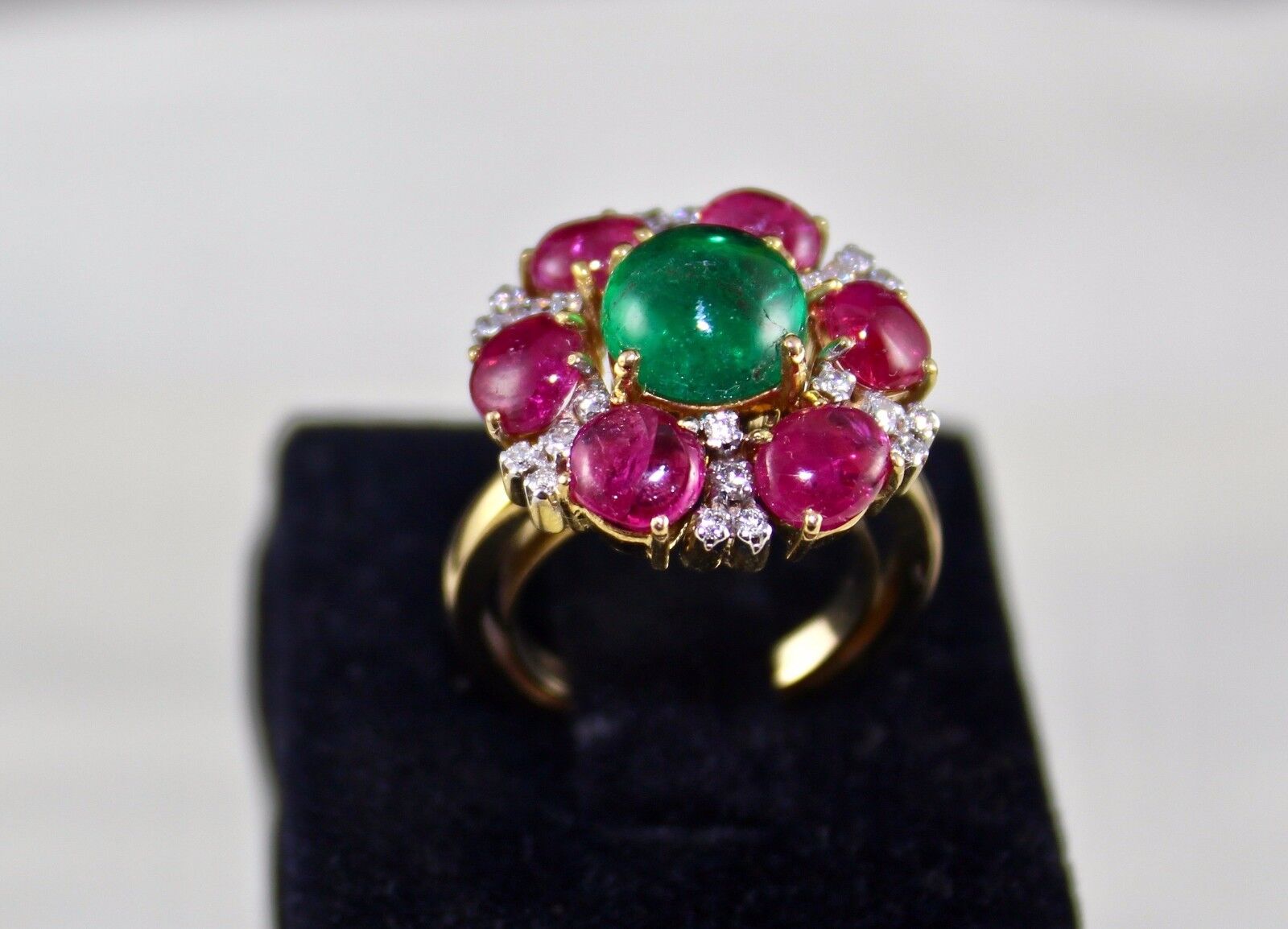 NATURAL ZAMBIAN EMERALD ROUND BURMA RUBY CABOCHON DIAMOND 18K GOLD LADIES RING