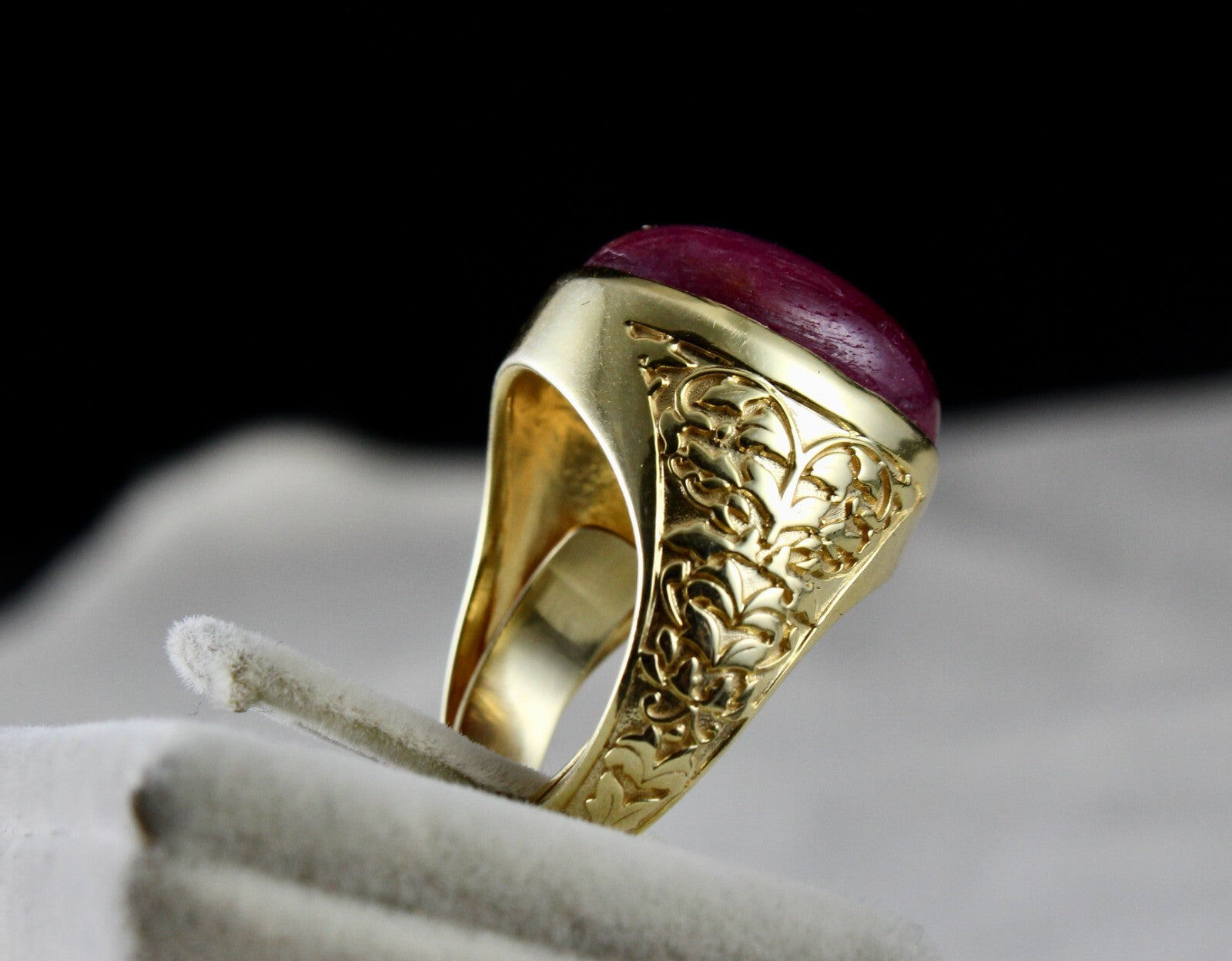 Big Red Natural Ruby 77.3ct Cabochon Engraved 925 Silver Gold Plated Ring