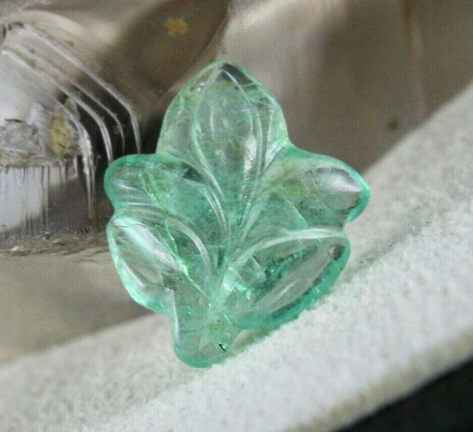 NATURAL COLOMBIAN EMERALD CARVED LEAF 5.57 CARATS GEMSTONE FOR PENDANT RING