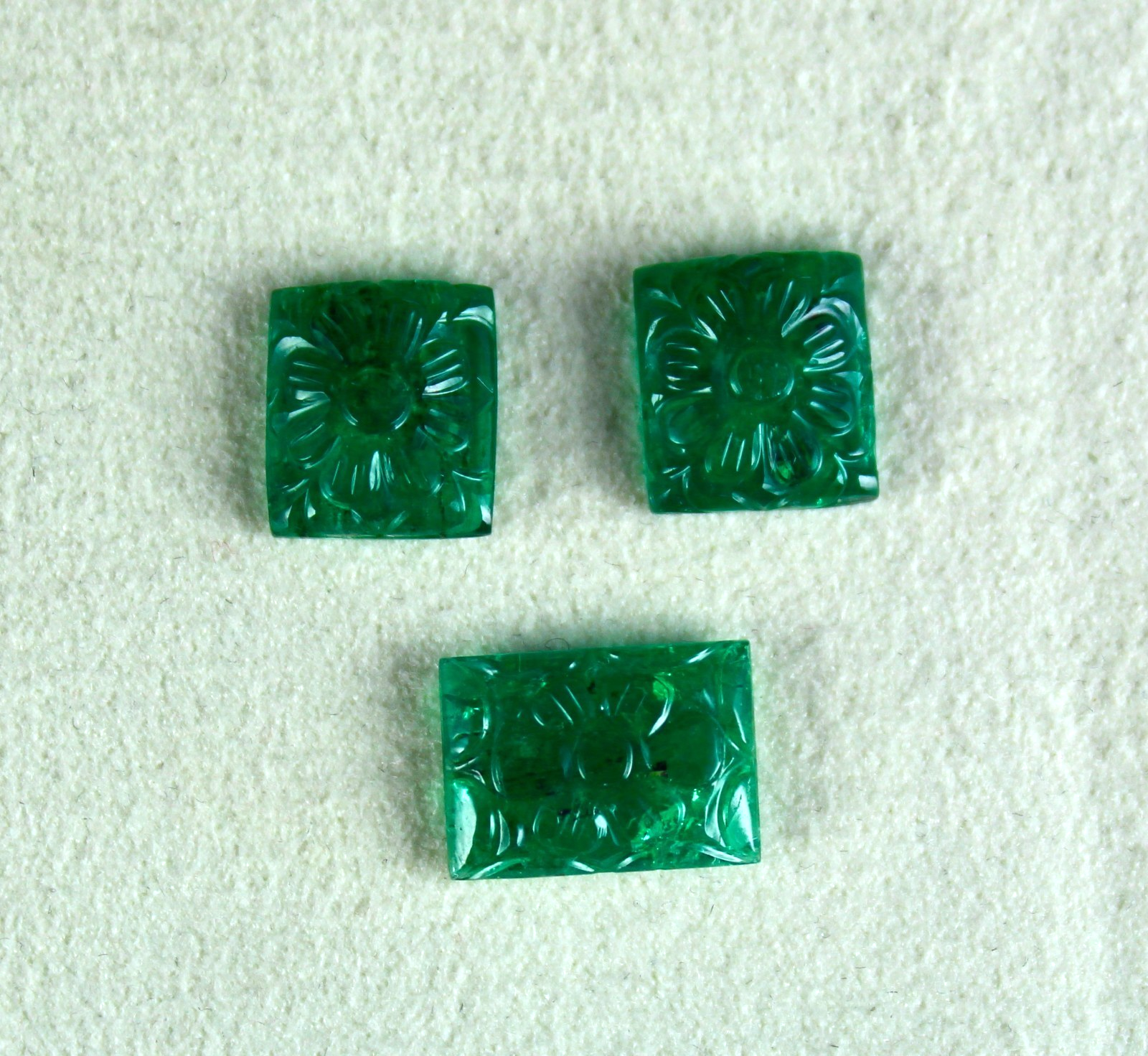 Certified Vintage Natural Emerald 12.97 Ct Carved Loose Gemstone Set