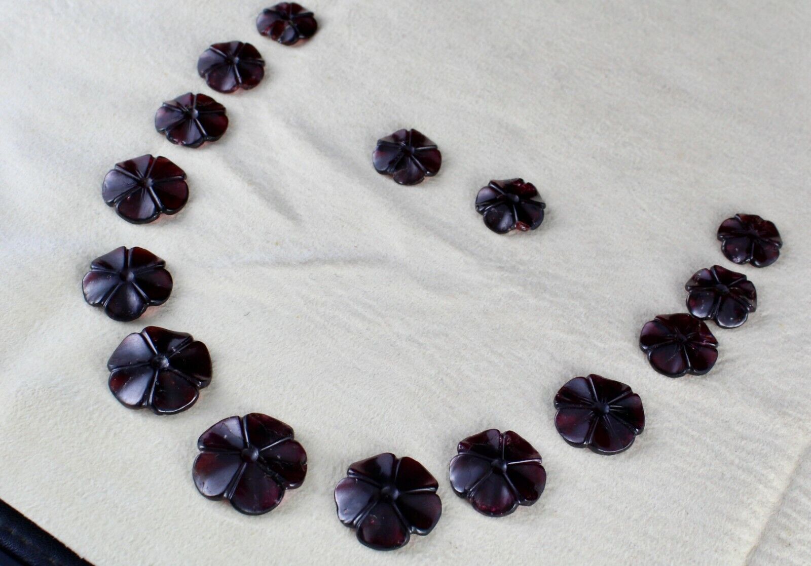 NATURAL GARNET CARVED FLOWER 15 PCS 166 CARATS GEMSTONE RING PENDANT EARRING SET