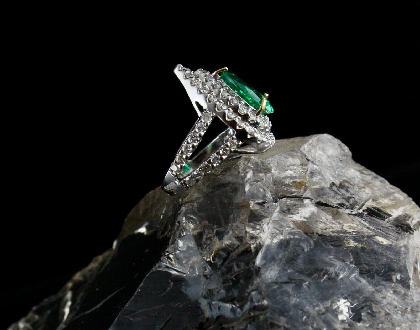 NATURAL ZAMBIAN EMERALD PEAR CUT 2.51 CTS GEMSTONE DIAMOND 18K GOLD LADIES RING