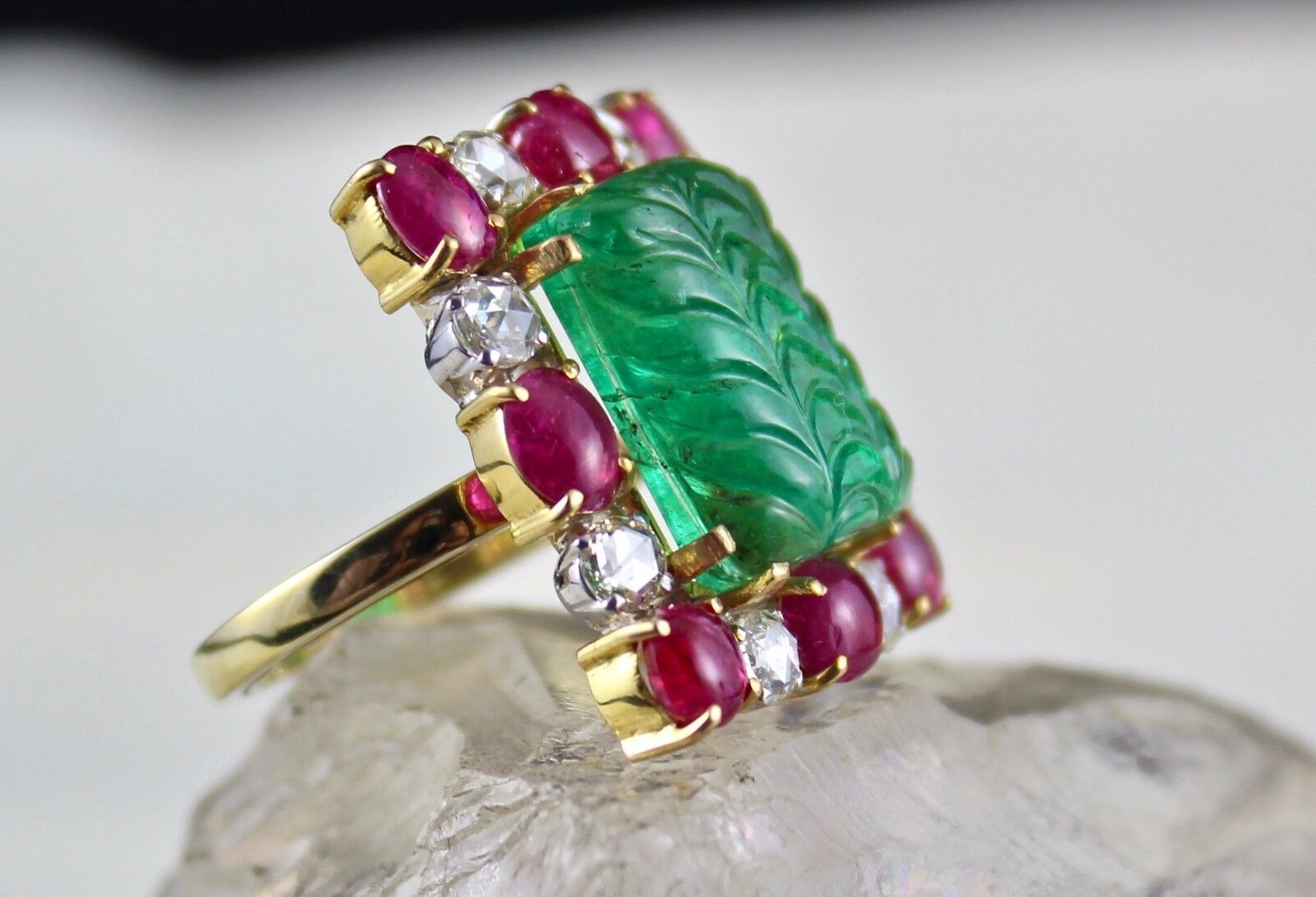NATURAL ZAMBIAN EMERALD CARVED BURMA RUBY CABOCHON DIAMOND 18K GOLD CLASSIC RING