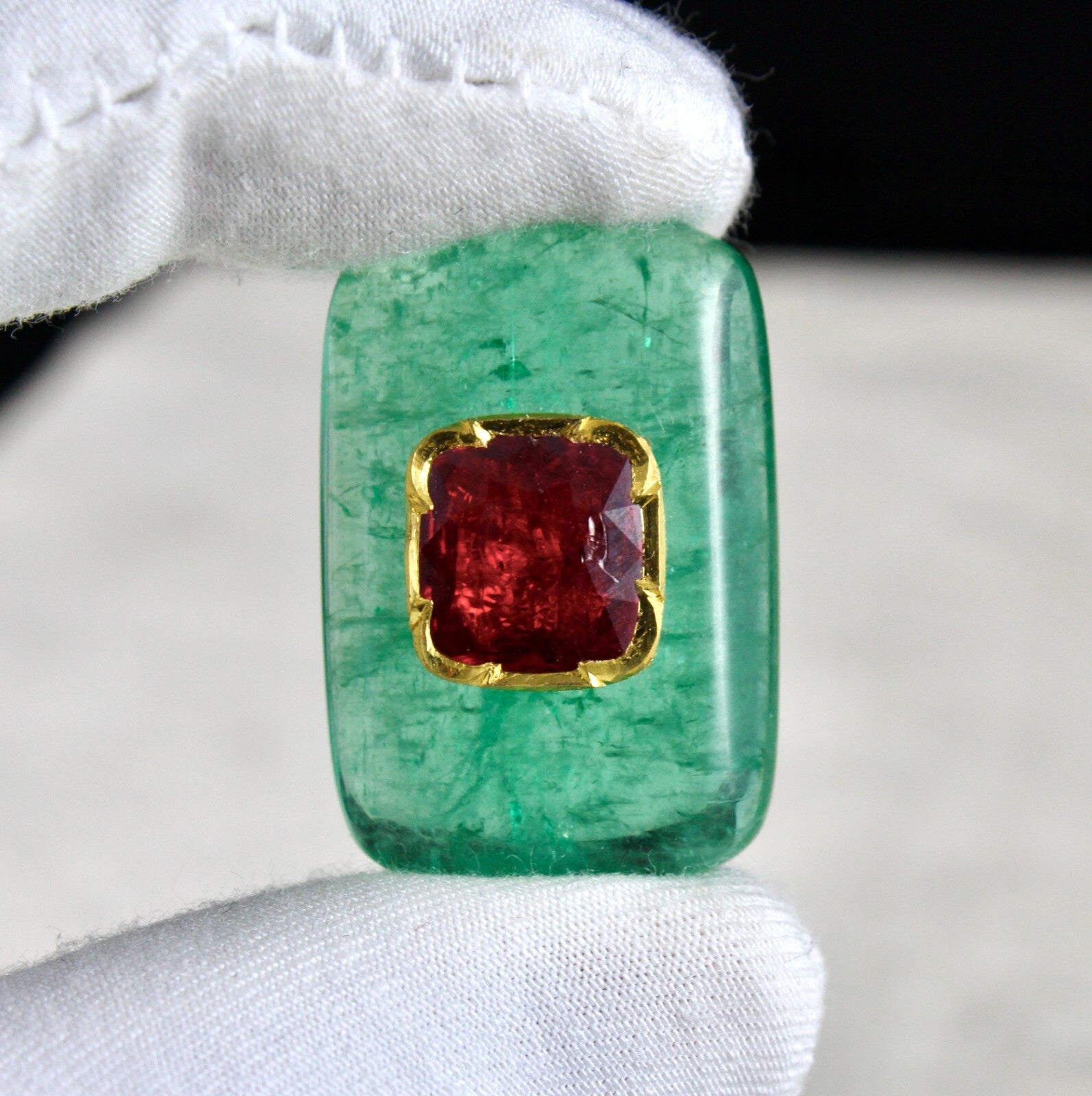 Certified Emerald 47.61 Ct Cabochon Red Spinel 18k Gold Gemstone Ring