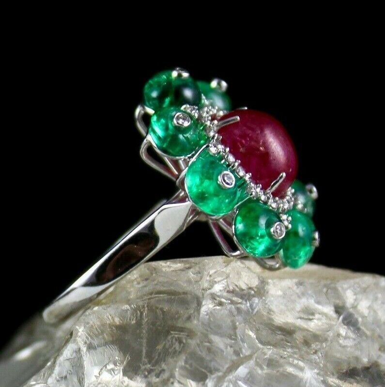 NATURAL NO HEAT BURMESE RUBY CABOCHON EMERALD DIAMOND 18 K GOLD IMPORTANT RING