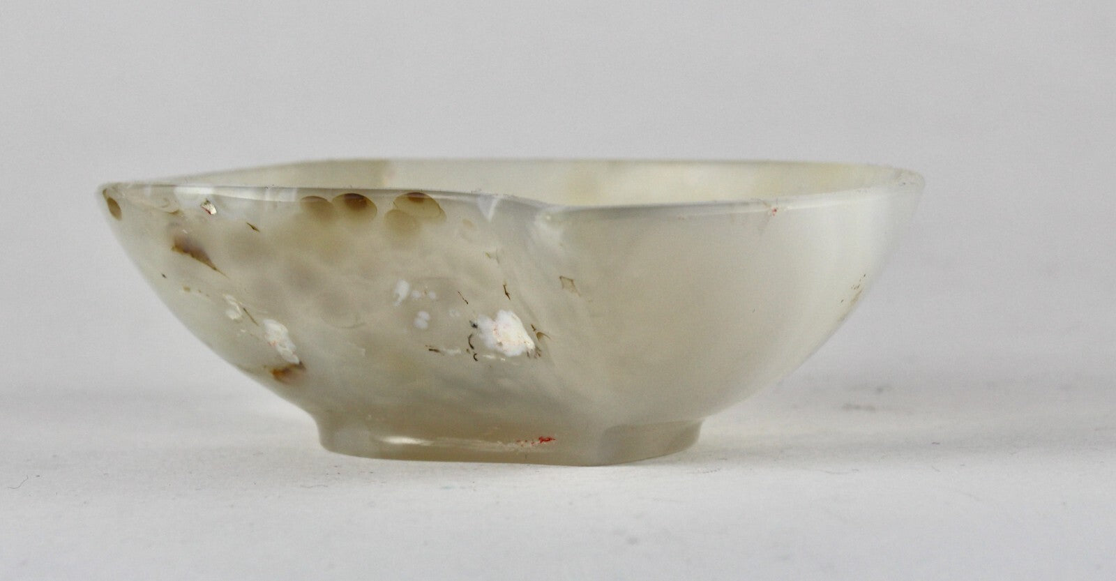 Hand Crafted Natural Chalcedony 510 Ct Carved Leaf Gemstone Bowl Home Decor Art