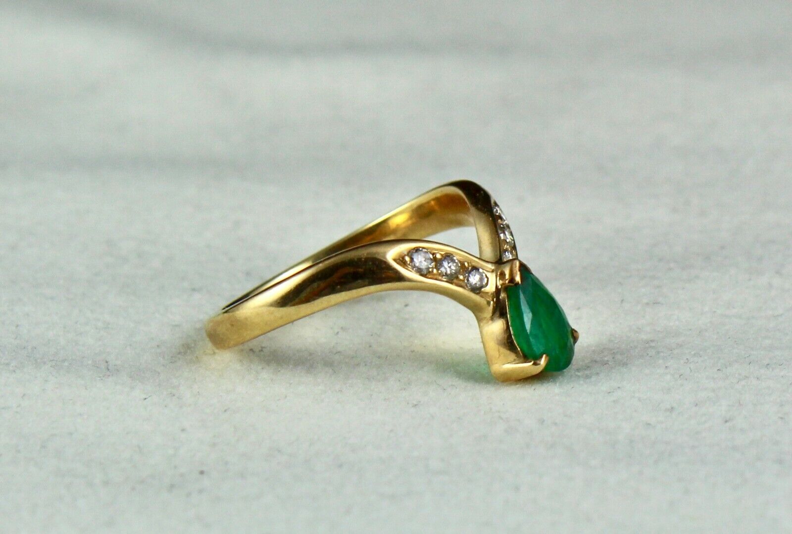 Vintage Natural Emerald Pear Cut Round Diamond 18K Yellow Gold Ladies Ring