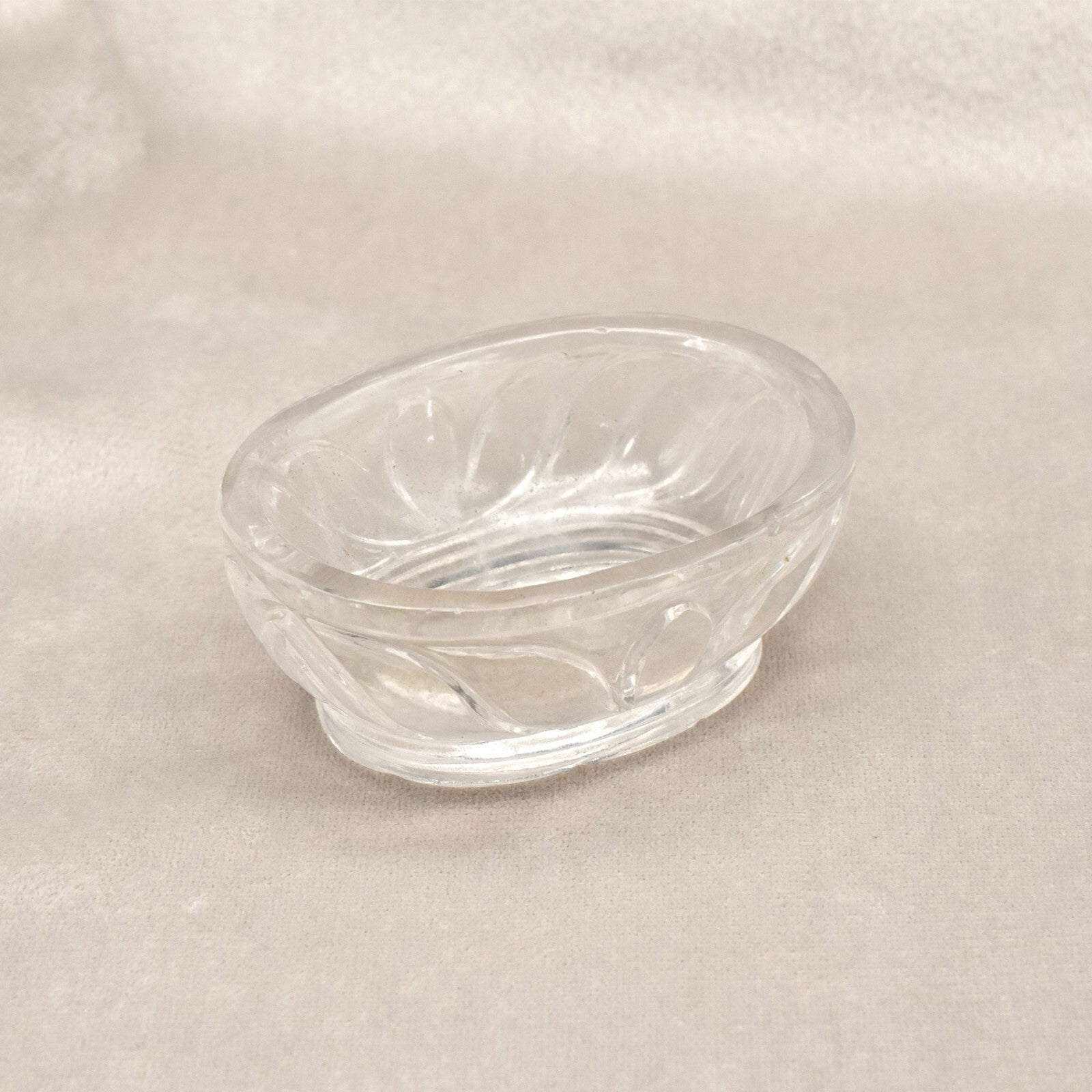 Antique Oval Carved 425 Ct Natural Rock Crystal Quartz Gemstone Bowl Decor