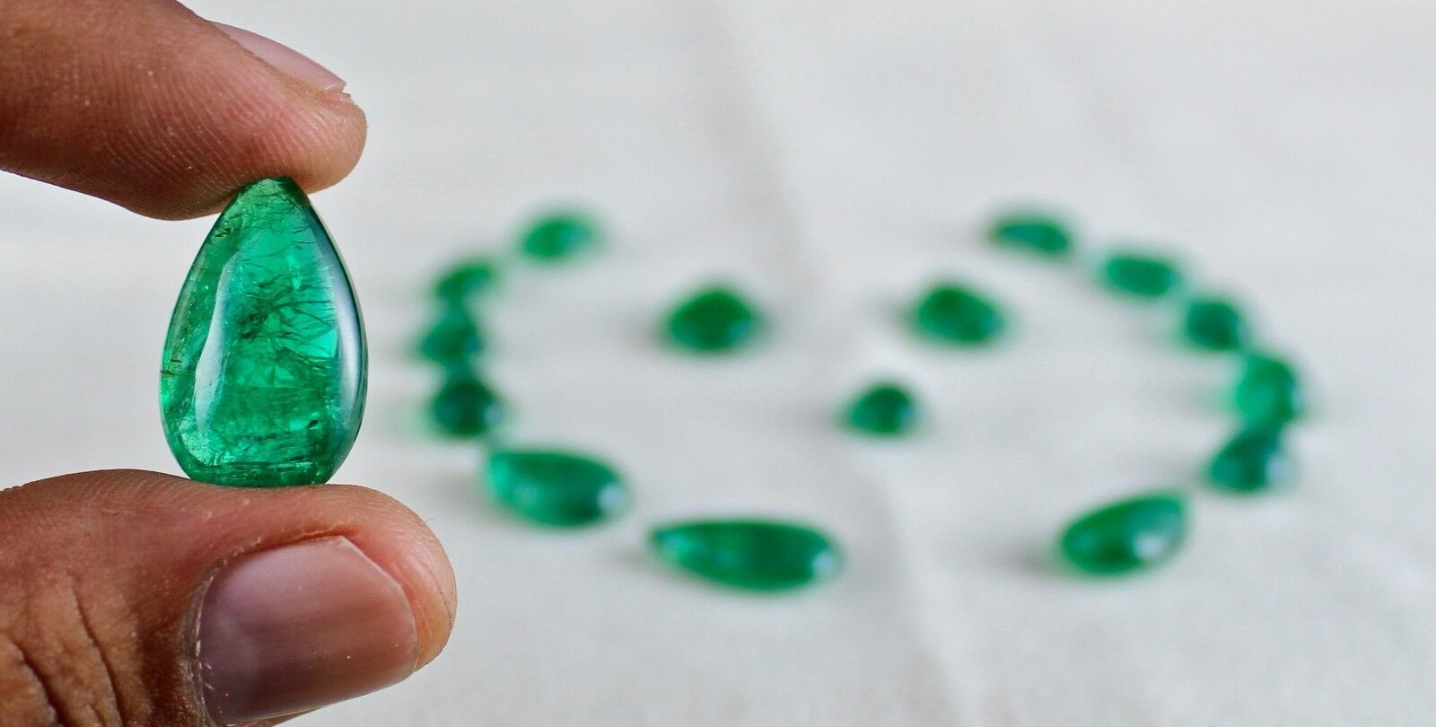 FINE NATURAL ZAMBIA EMERALD PEAR CABOCHON 16 PCS 110.38 CARATS GEMSTONE FOR SET