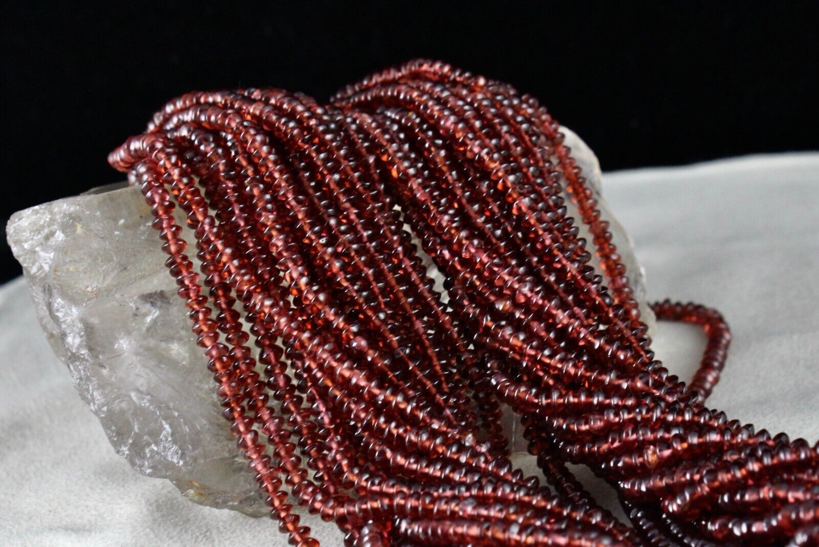 NATURAL GARNET BEADS BUTTON 20 LINE 1437 CARATS SEMI PRECIOUS GEMSTONE NECKLACE