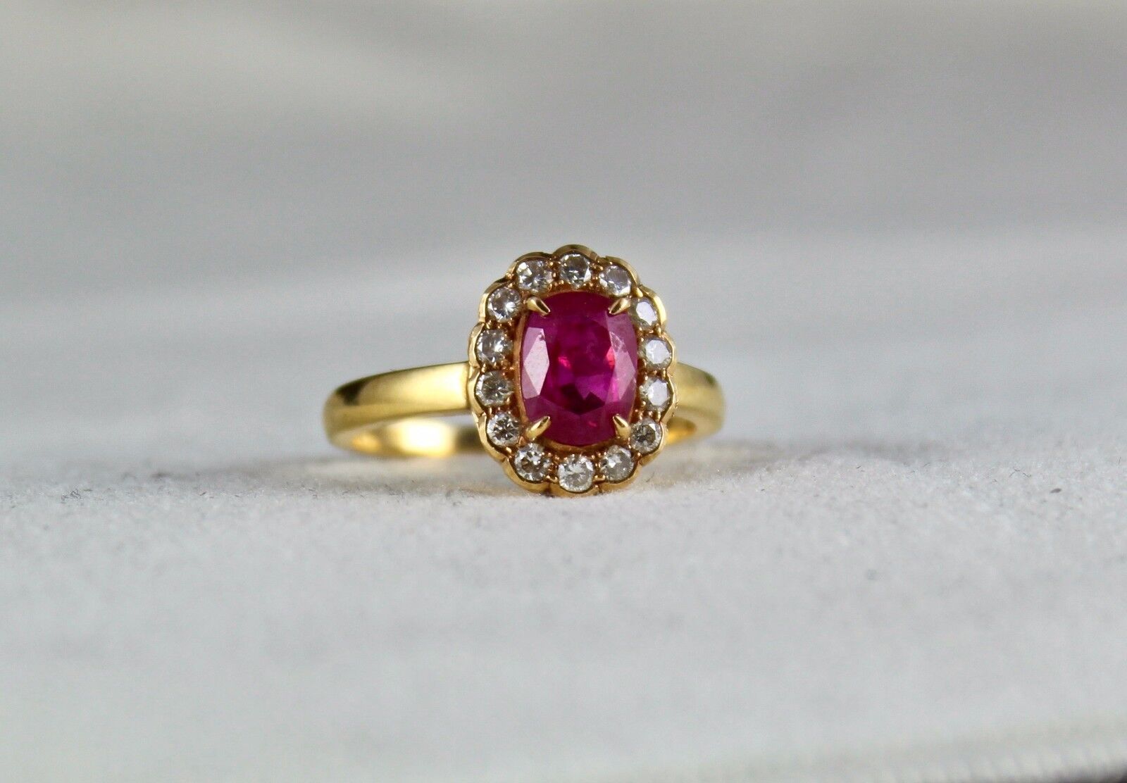NATURAL HEATED RUBY OVAL 1.55 CTS GEMSTONE DIAMOND CUT LADIES RING IN 18K GOLD