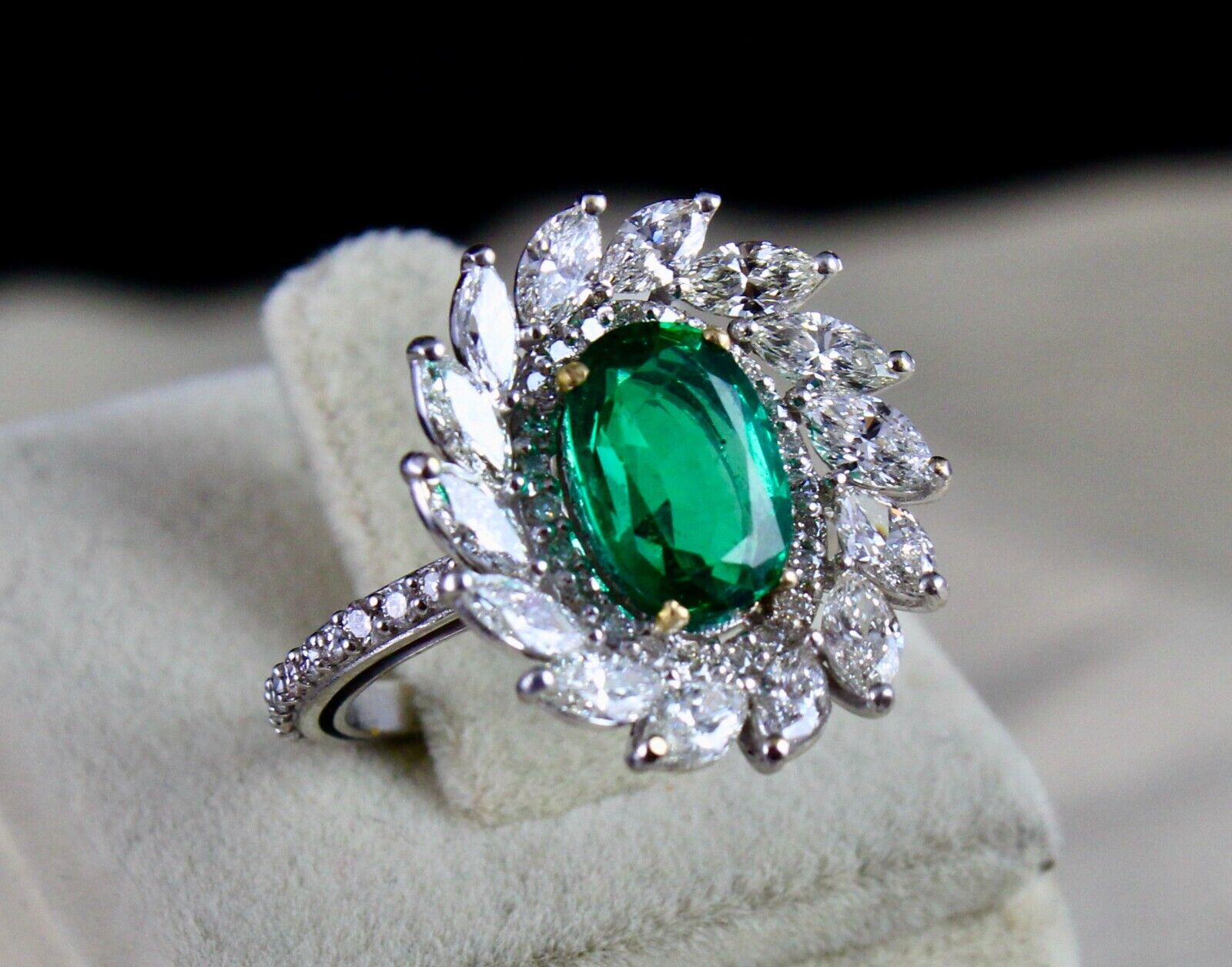 Top Natural Zambia Emerald Oval Marquise Diamond Cut 18K Gold Important Ring