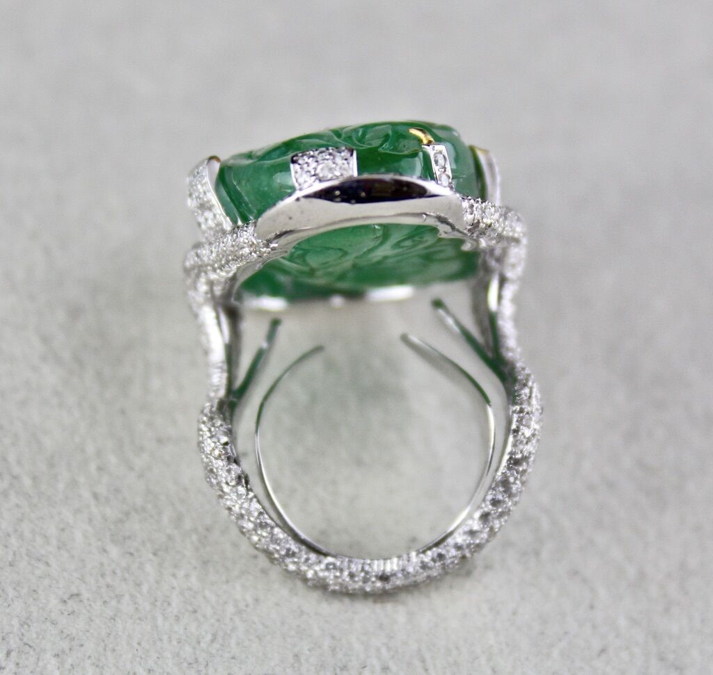 ESTATE NATURAL ZAMBIAN EMERALD CARVED DIAMOND 18K GOLD GEMSTONE STATEMENT RING