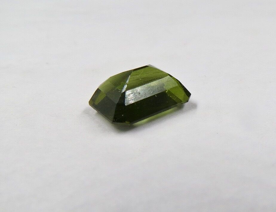 FINE NATURAL GREEN TOURMALINE OCTAGON CUT 9 CARATS GEMSTONE FOR RING PENDANT