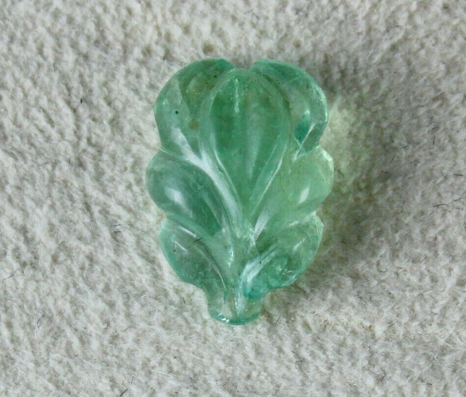 Natural Colombian Emerald Leaf Carving 3.89ct Gemstone For Pendant Ring