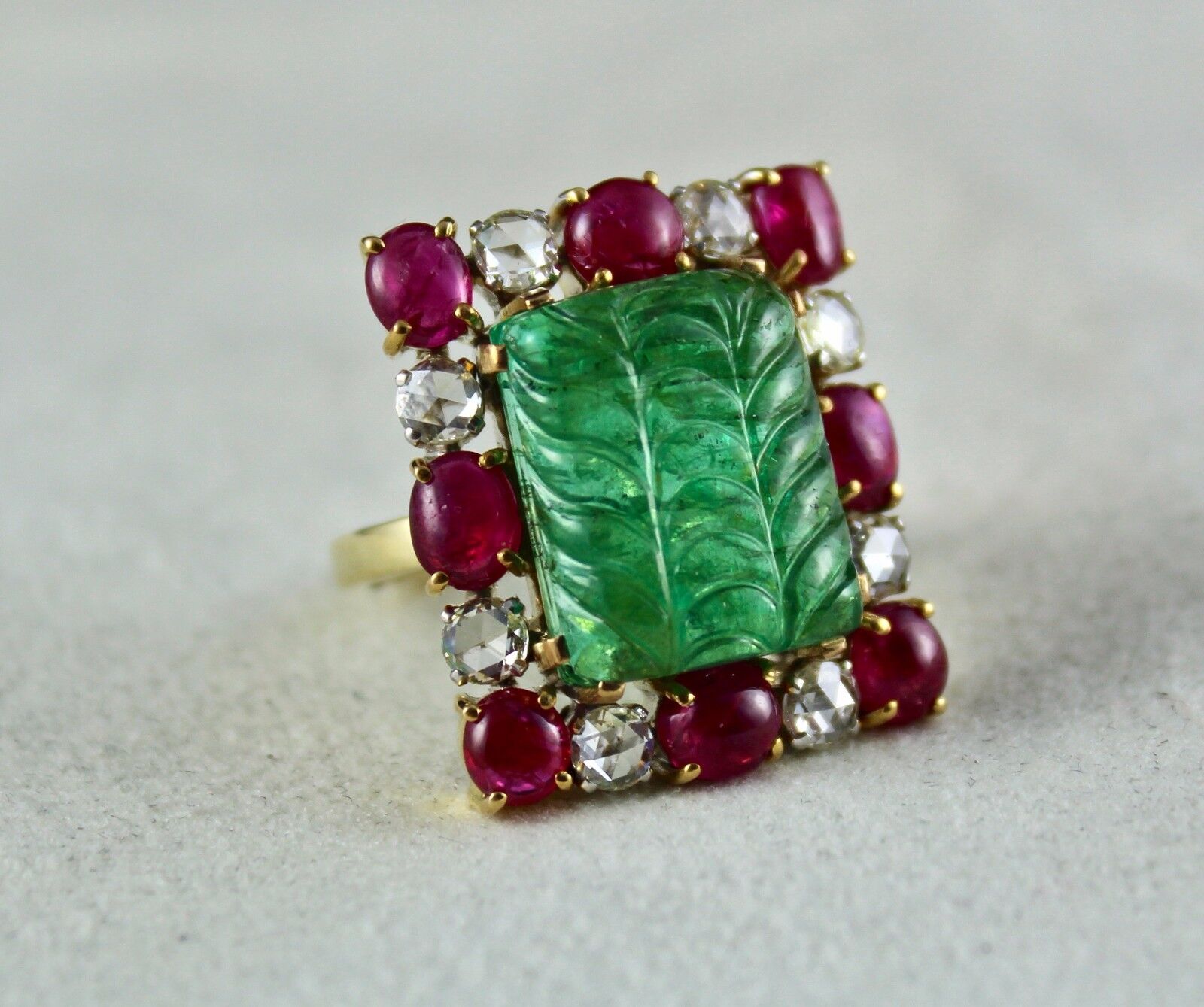 NATURAL ZAMBIAN EMERALD CARVED BURMA RUBY CABOCHON DIAMOND 18K GOLD CLASSIC RING