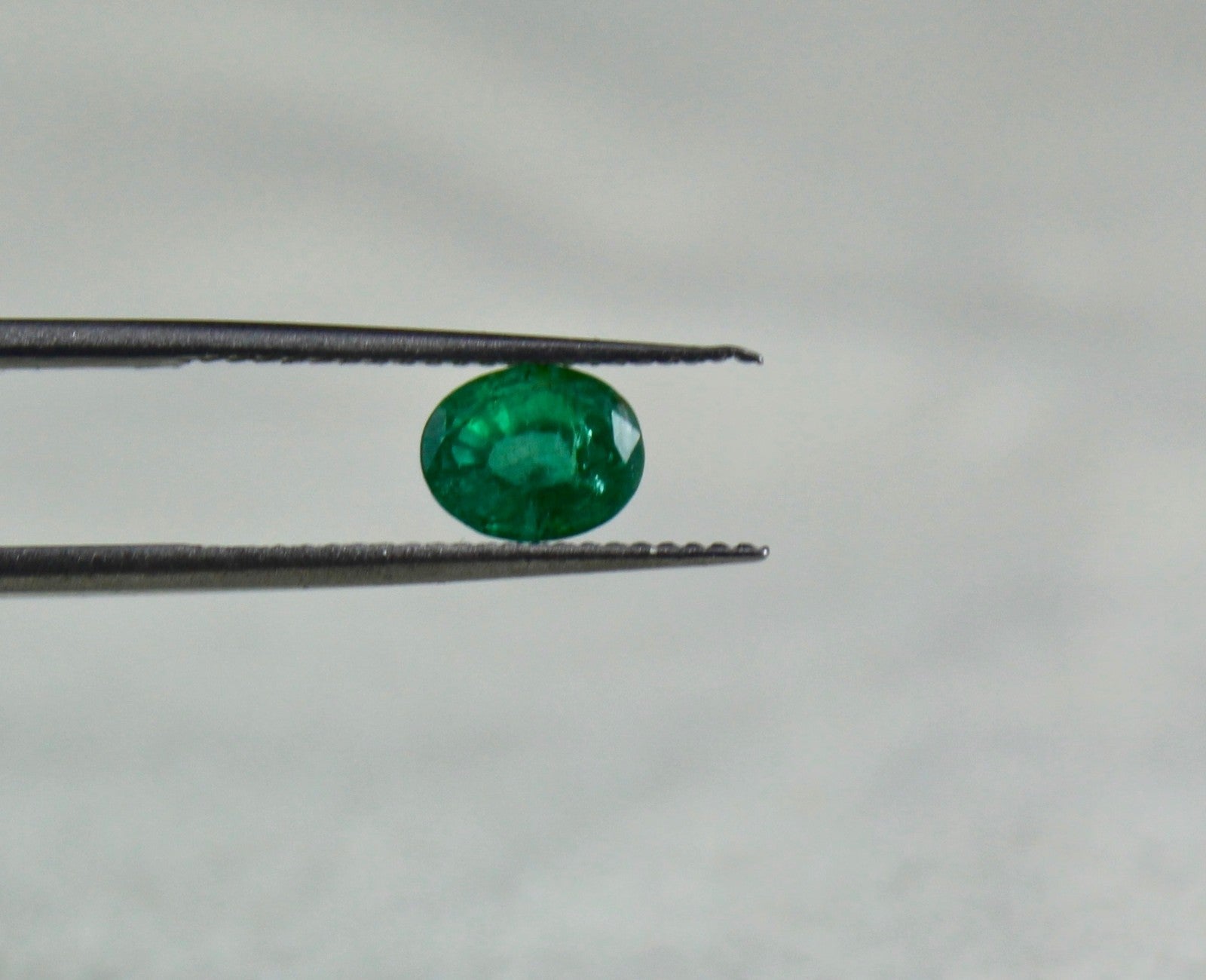 Certified Natural Emerald Oval 1.37 Ct Green Loose Gemstone For Ring Pendant