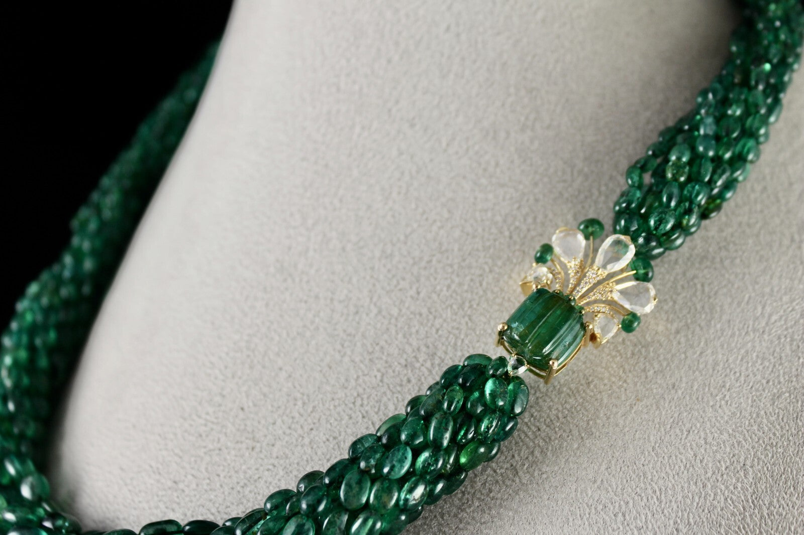 Certified Vintage Natural Emerald 673ct Beaded Natural Diamond 18k Gold Necklace