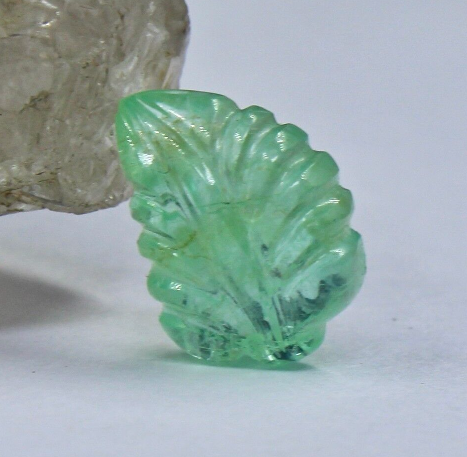 Natural Colombian Emerald 5.37 Ct Carved Leaf Gemstone For Ring Pendant
