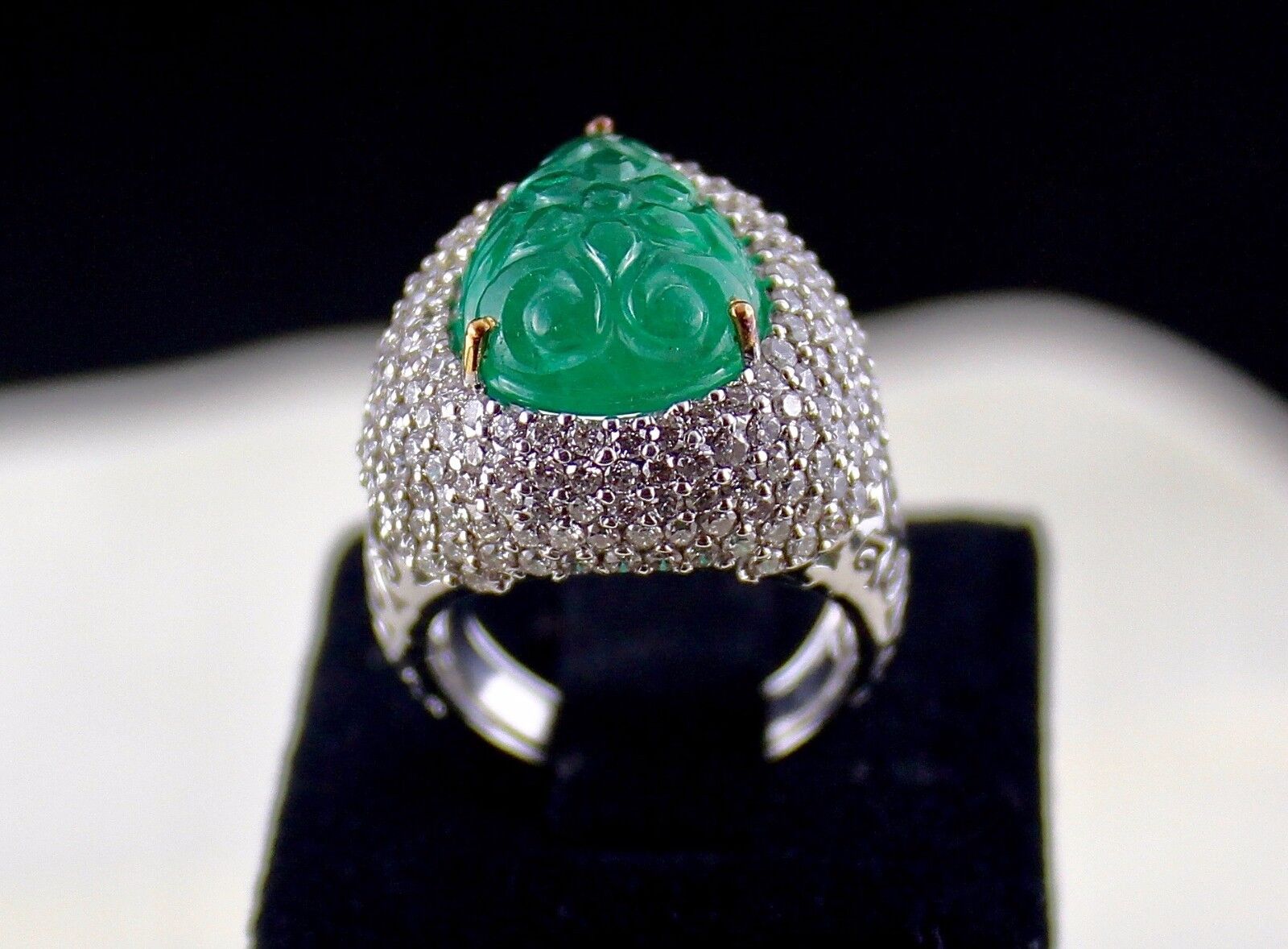 NATURAL ZAMBIAN EMERALD 10 CARATS PEAR CARVED WHITE DIAMOND LADIES 18K GOLD RING