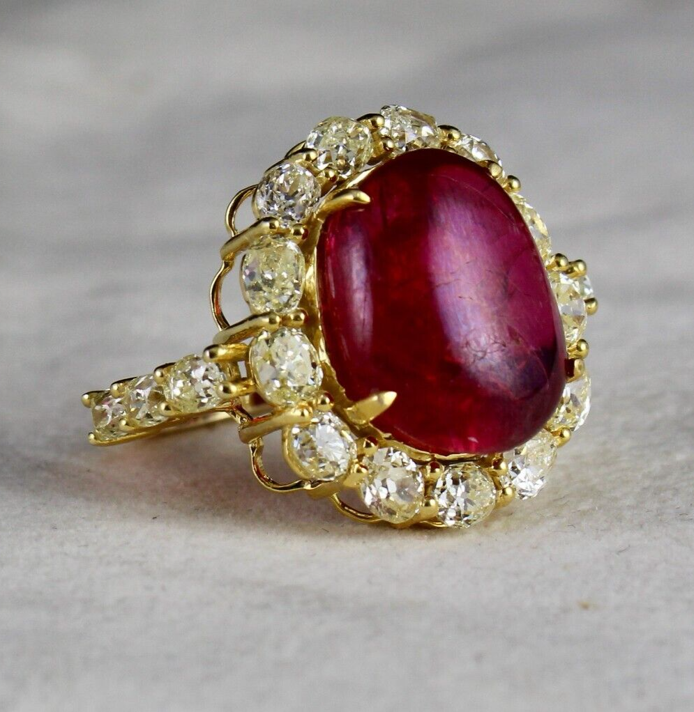 Natural Old Red Spinel Cabochon Mutual Yellow Diamond 18k Gold Vintage Ring