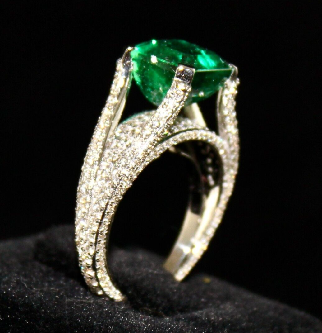 Certified Natural Emerald 4.95ct Square 18k Gold Natural Diamond Ring For Women