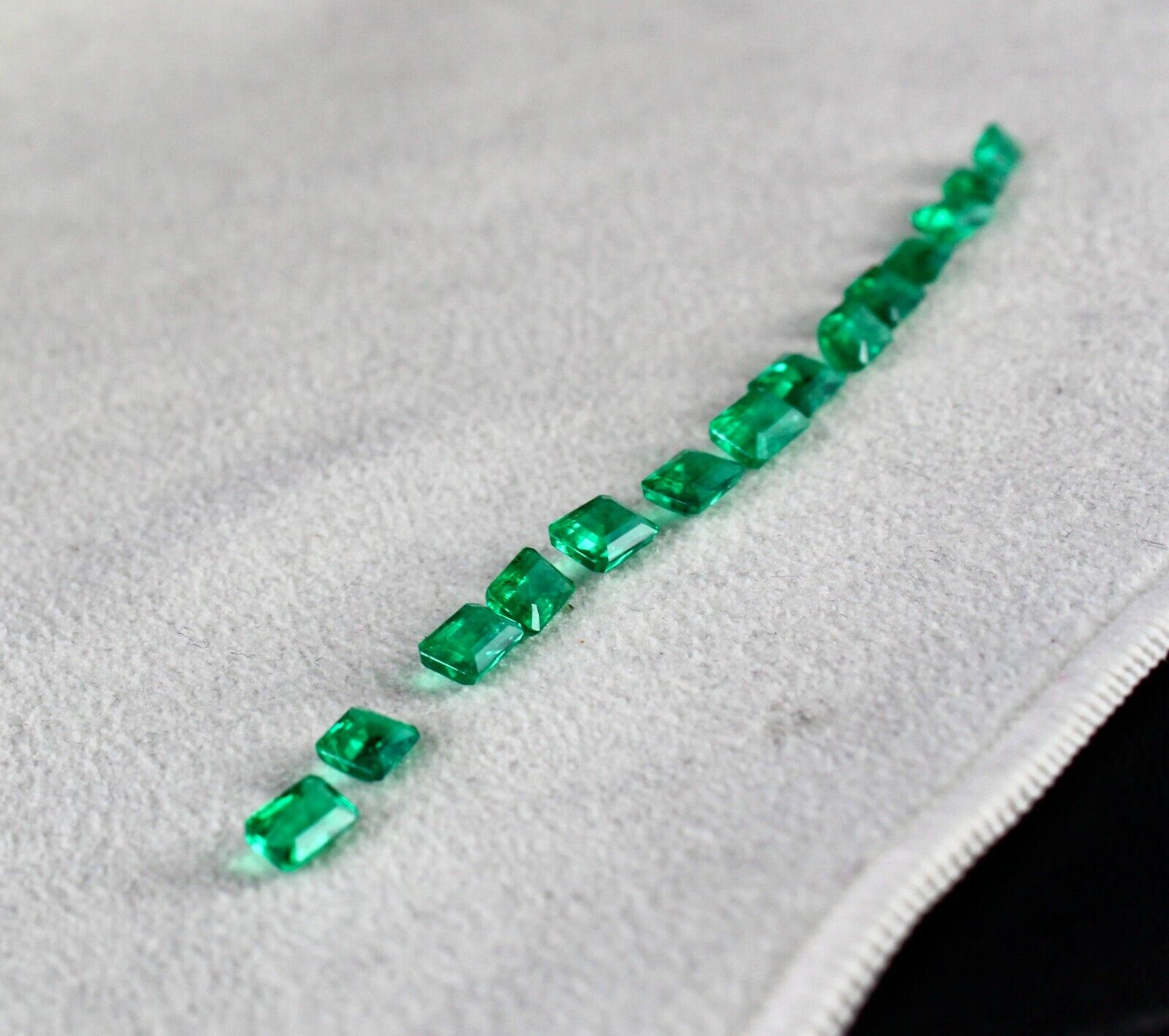 TOP NATURAL EMERALD RECTANGLE CUT 14 PC 6.51 CT ANTIQUE GEMSTONE DESIGN BRACELET