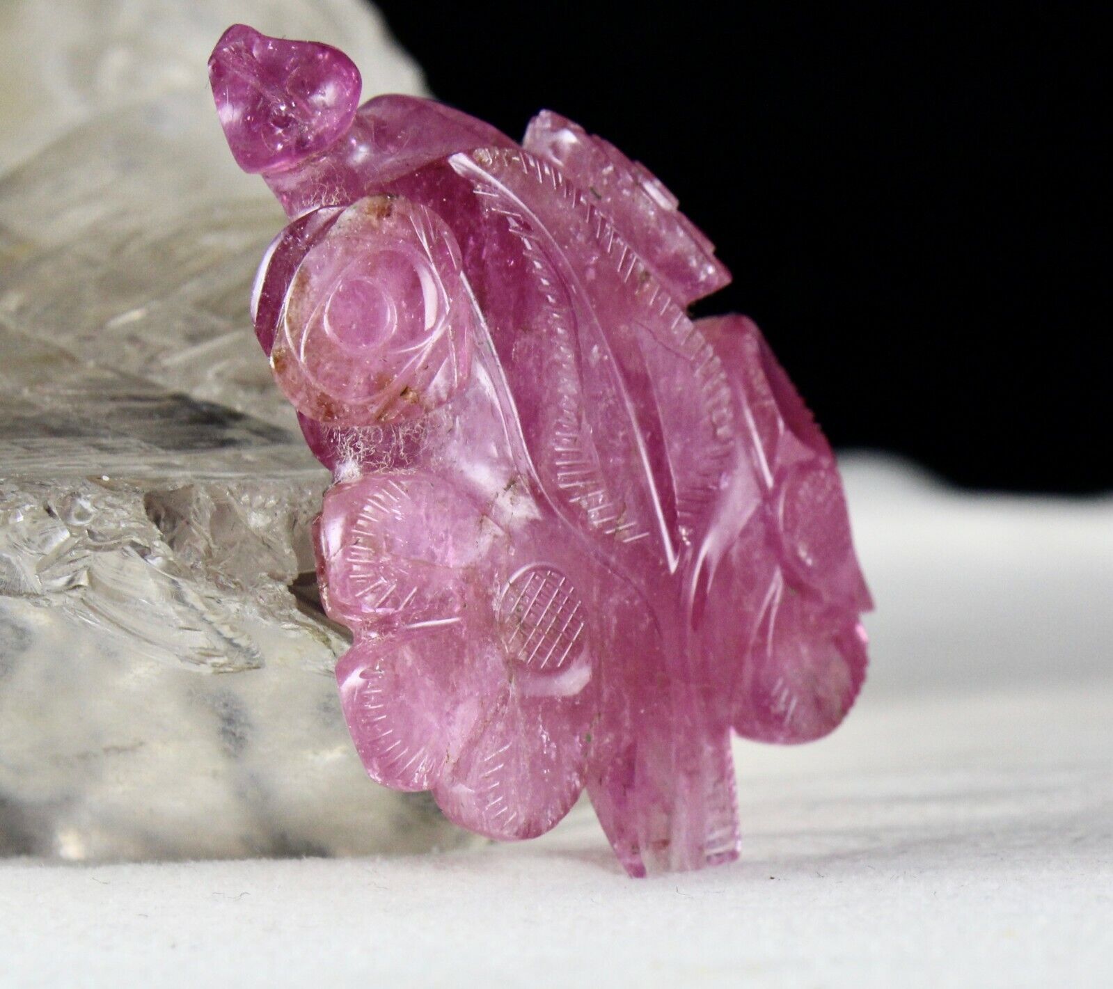 NATURAL PINKISH TOURMALINE CARVED FLOWER 103.90 CARATS OLD GEMSTONE PENDANT