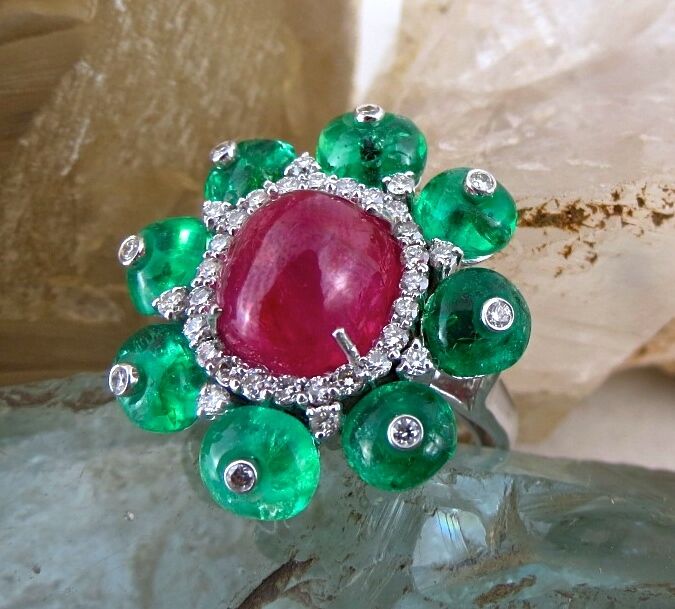 NATURAL NO HEAT BURMESE RUBY CABOCHON EMERALD DIAMOND 18 K GOLD IMPORTANT RING